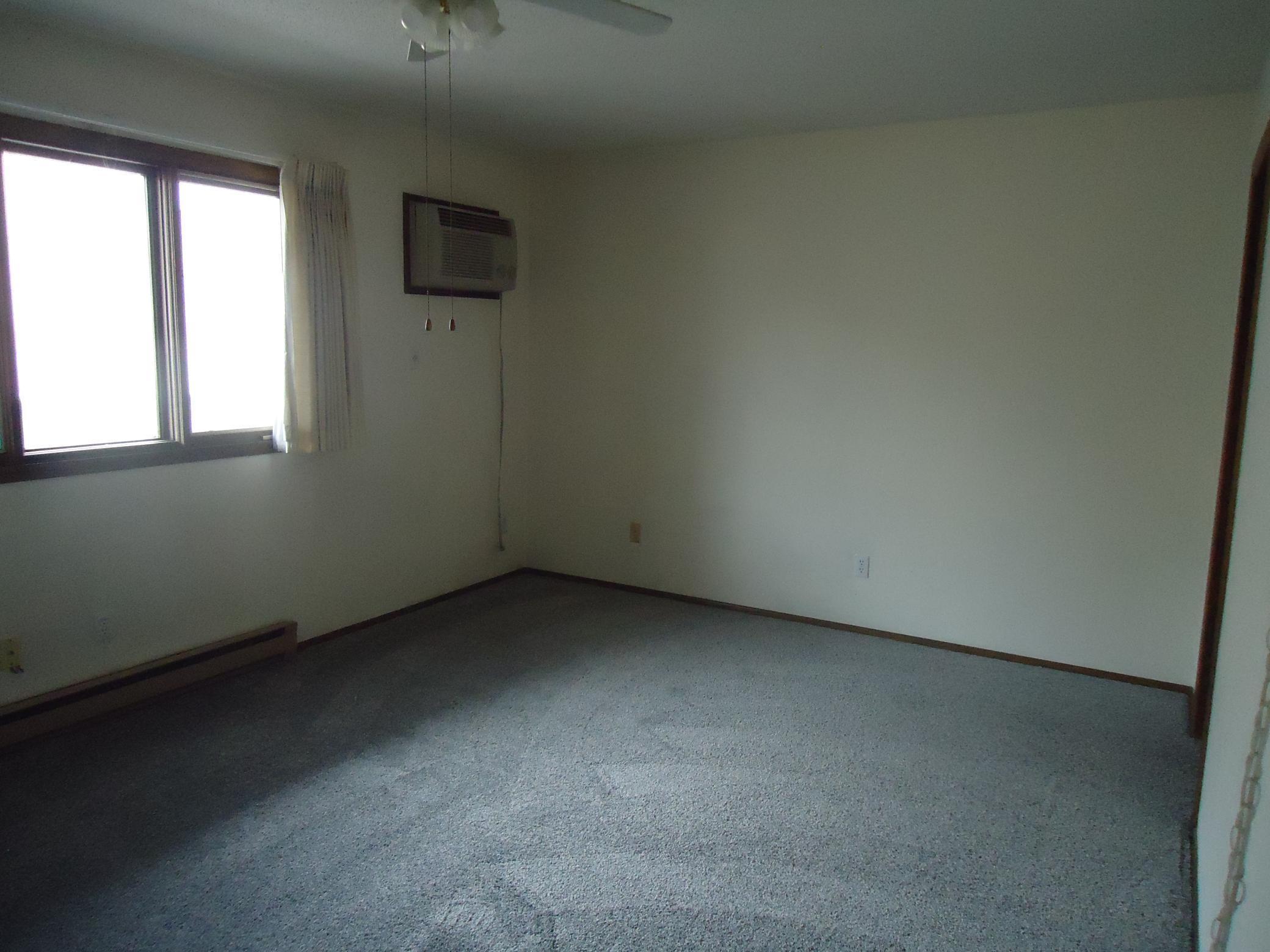 804 S 10 Street S, Fargo ND 58103 - Photo 12 of 16