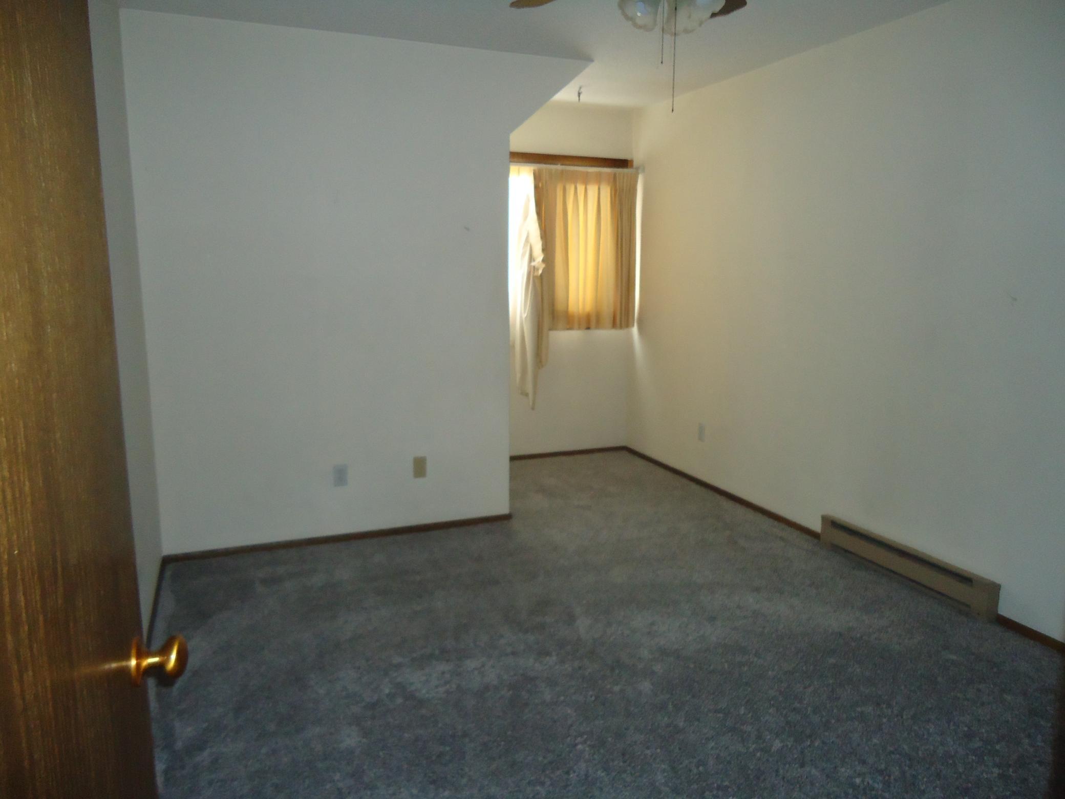 804 S 10 Street S, Fargo ND 58103 - Photo 14 of 16