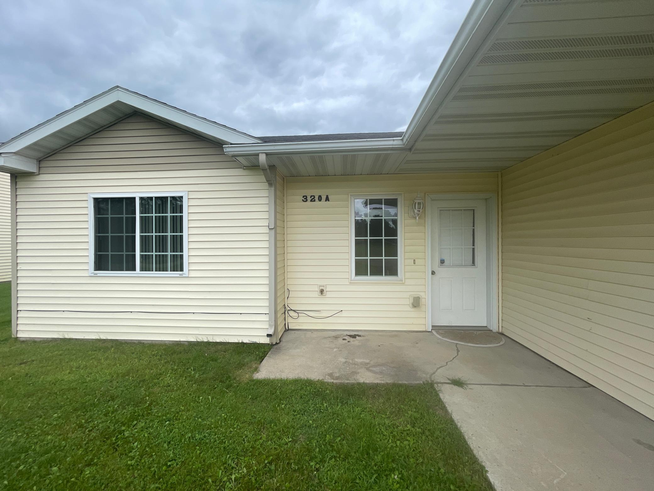 2005 twin home for sale at 320A 2nd Street NE in Bertha, MN — 2 bed, 1 bath (photo 3 of 20)