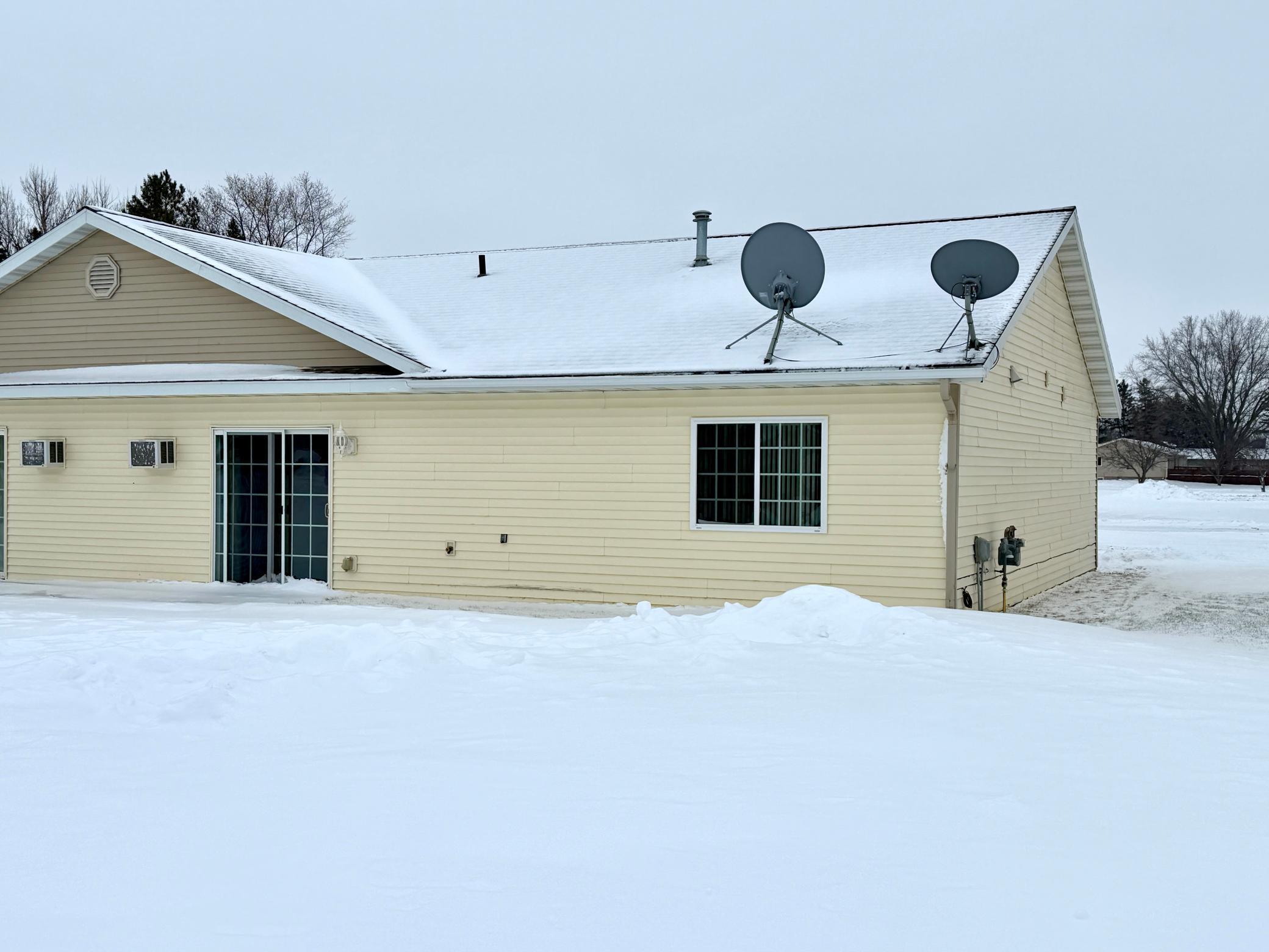 2005 twin home for sale at 320A 2nd Street NE in Bertha, MN — 2 bed, 1 bath (photo 4 of 20)