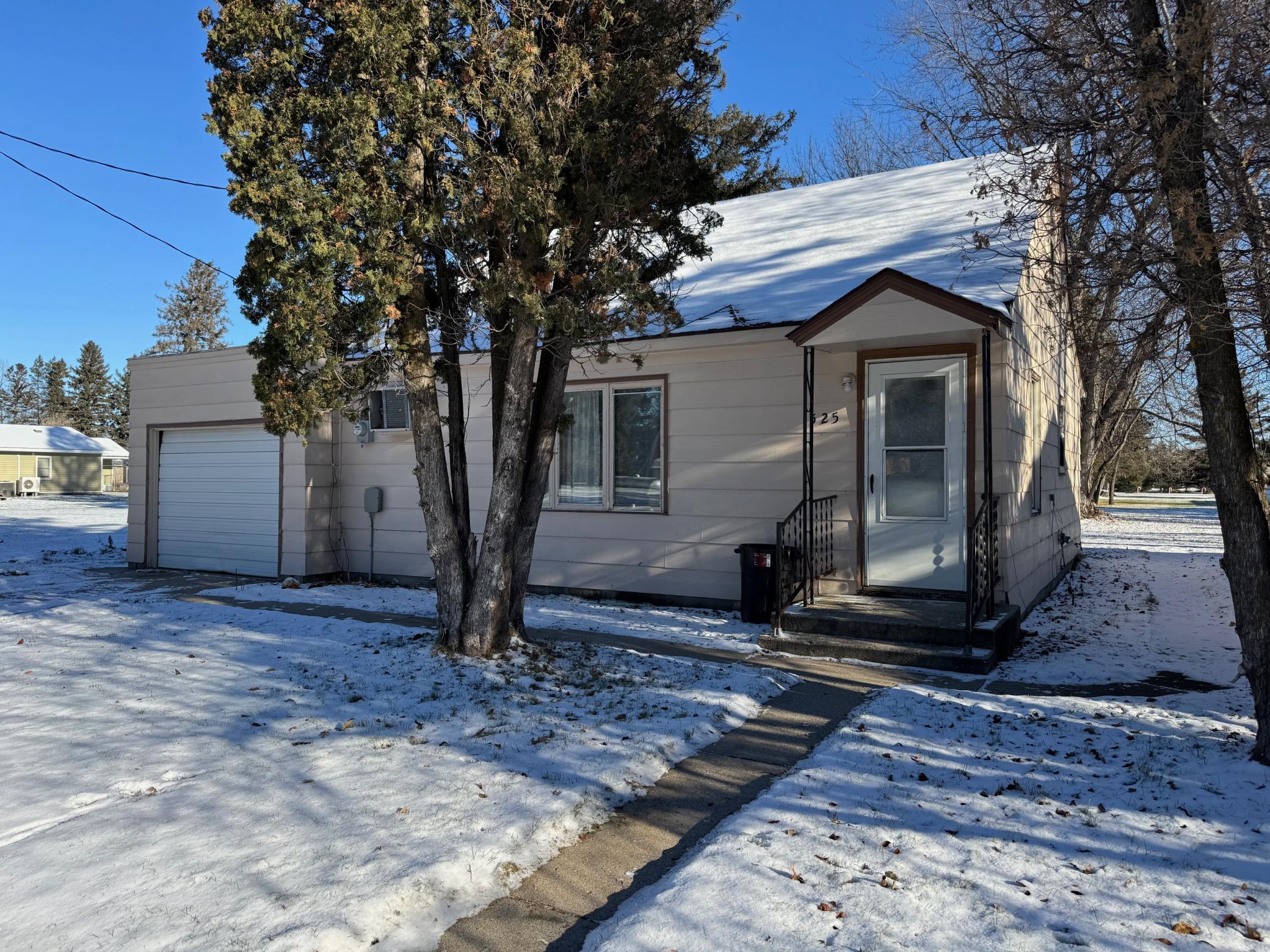 1935 single family home for sale at 525 2nd Street N in Middle River, MN — 3 bed, 1 bath