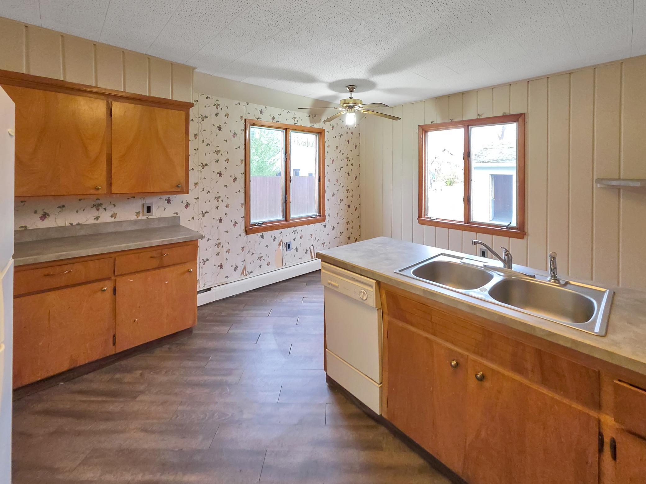 939 Duluth Avenue N, Thief River Falls MN 56701 - Photo 6 of 24