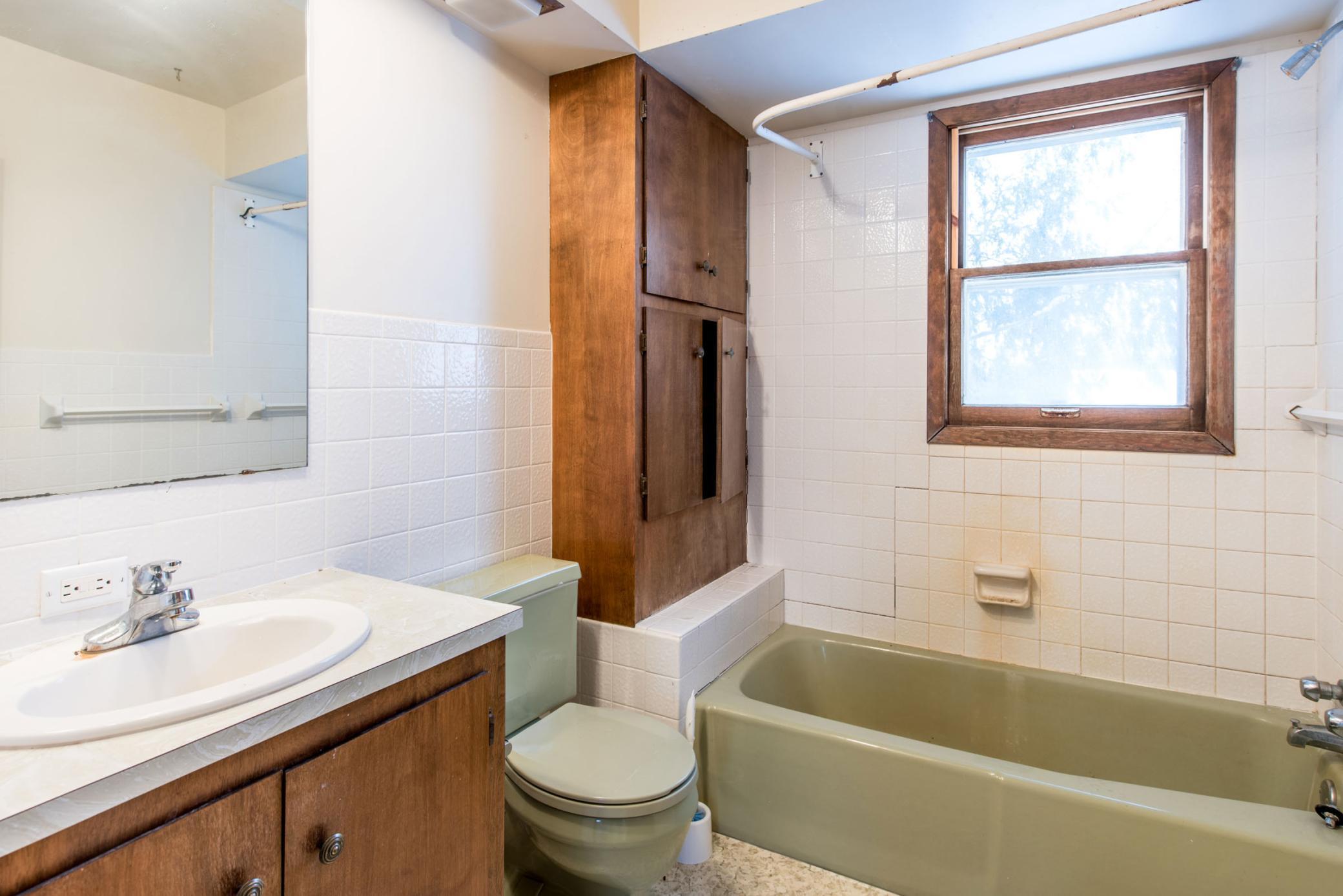 1900 single family home for sale at 1205 N Nokomis in Alexandria, MN — 4 bed, 2 bath (photo 15 of 36)