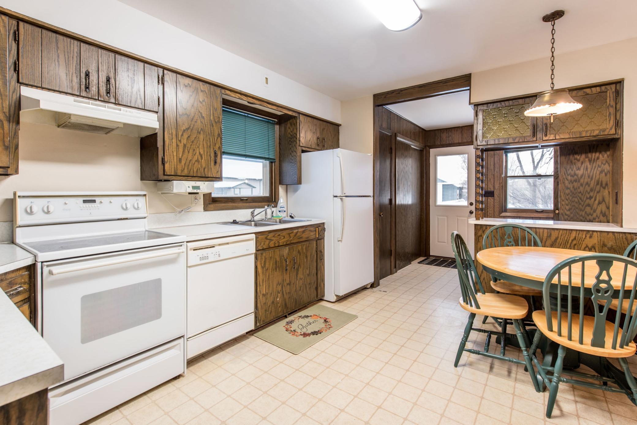 1900 single family home for sale at 1205 N Nokomis in Alexandria, MN — 4 bed, 2 bath (photo 10 of 36)