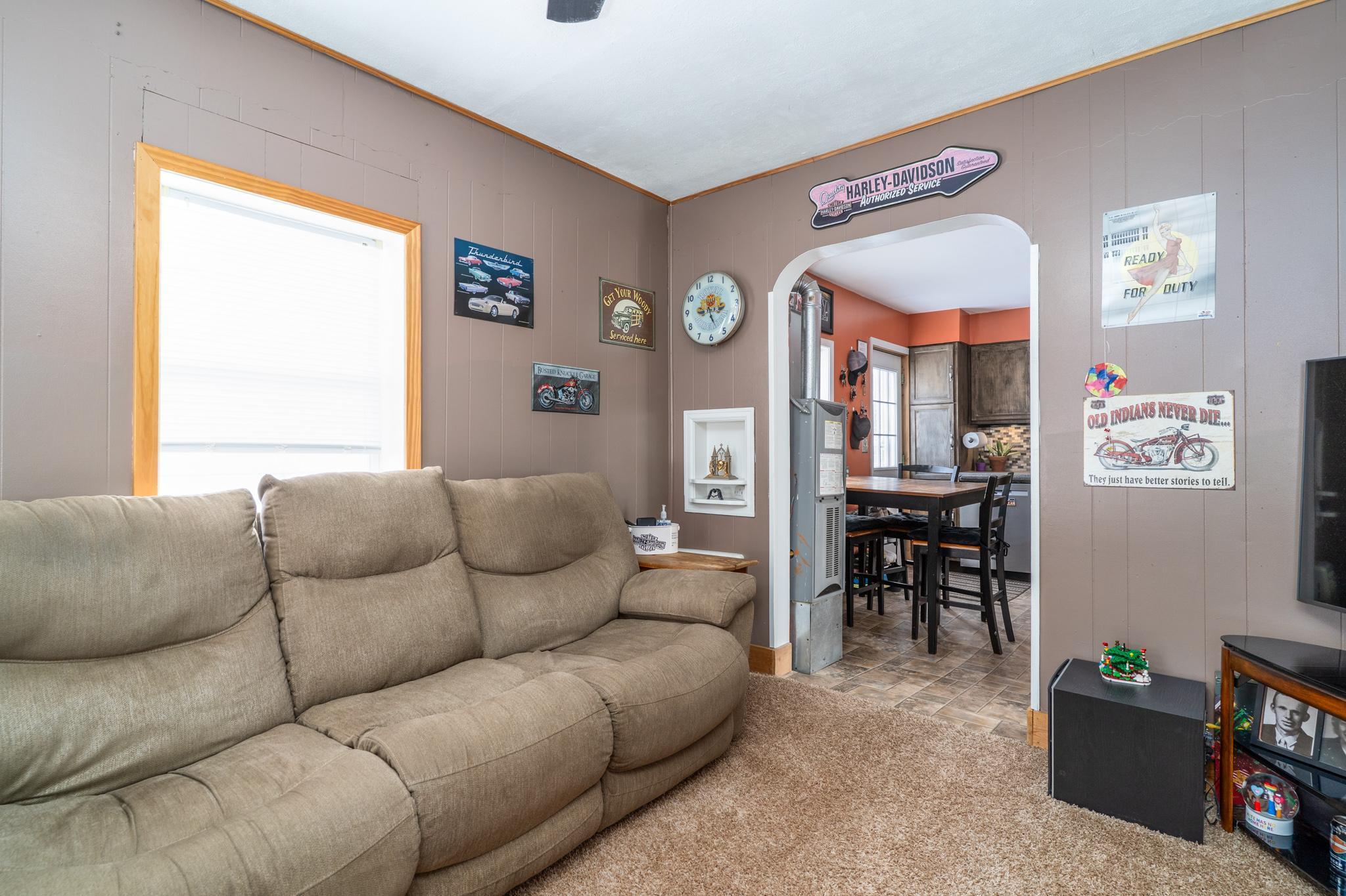 1920 single family home for sale at 1221 Knight Avenue N in Thief River Falls, MN — 3 bed, 1 bath (photo 2 of 21)