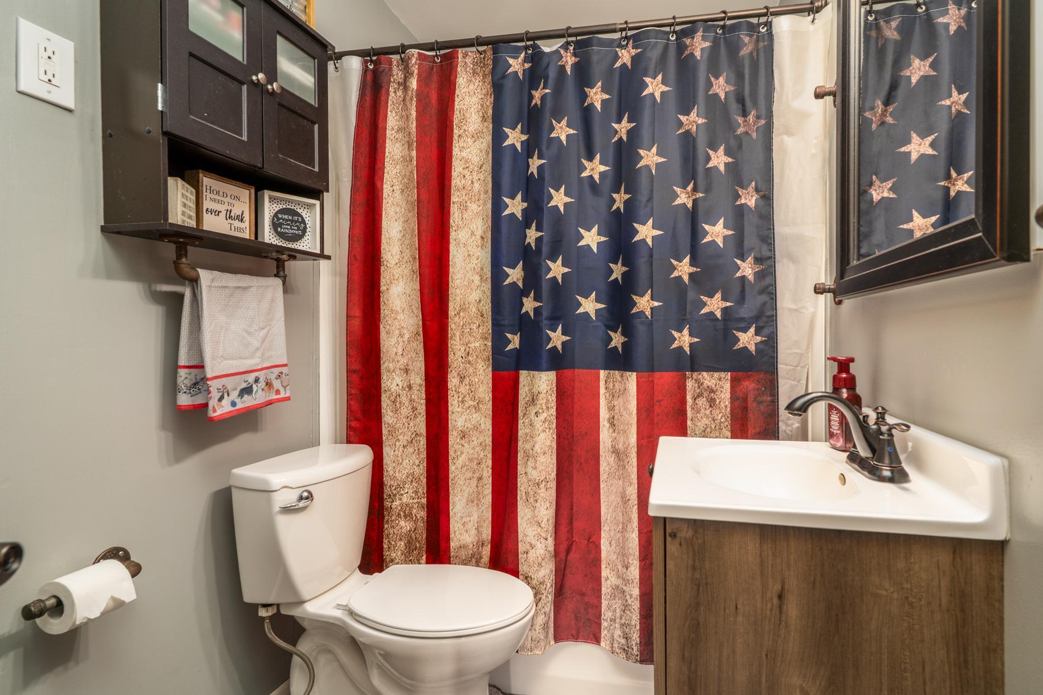 1920 single family home for sale at 1221 Knight Avenue N in Thief River Falls, MN — 3 bed, 1 bath (photo 13 of 21)