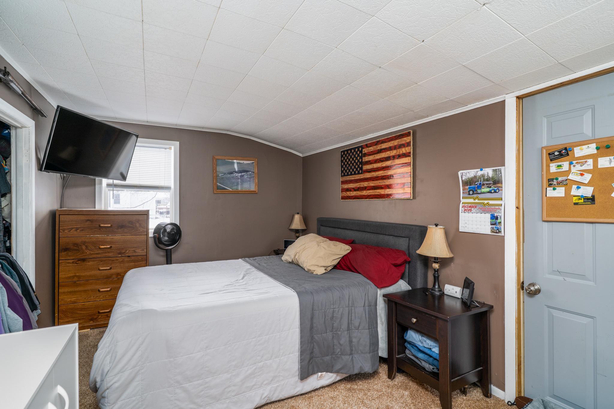 1920 single family home for sale at 1221 Knight Avenue N in Thief River Falls, MN — 3 bed, 1 bath (photo 14 of 21)