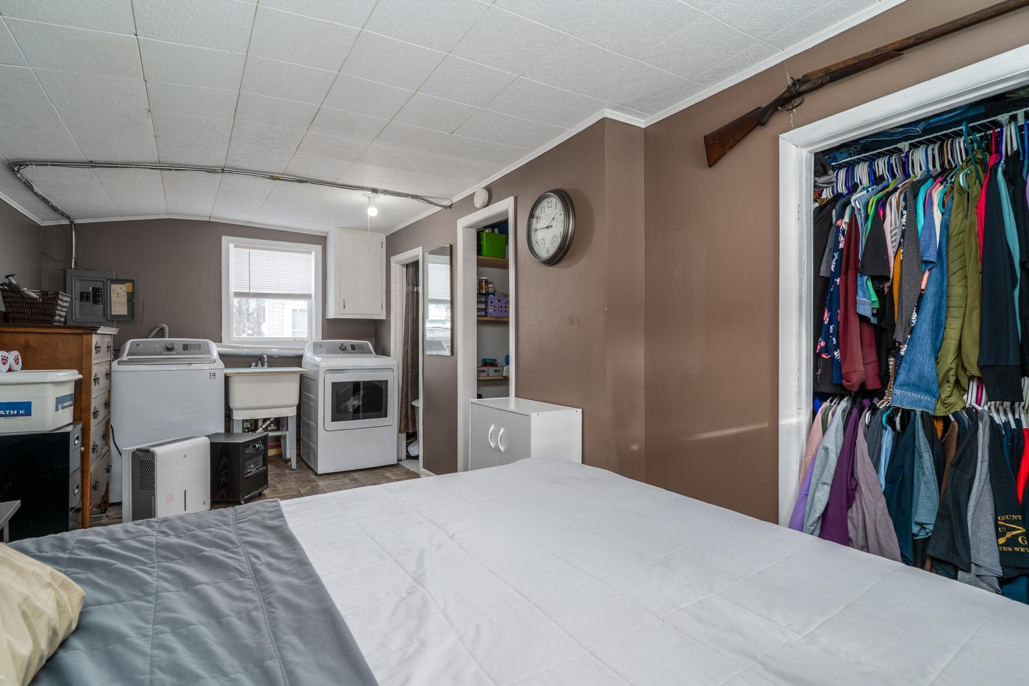 1920 single family home for sale at 1221 Knight Avenue N in Thief River Falls, MN — 3 bed, 1 bath (photo 16 of 21)