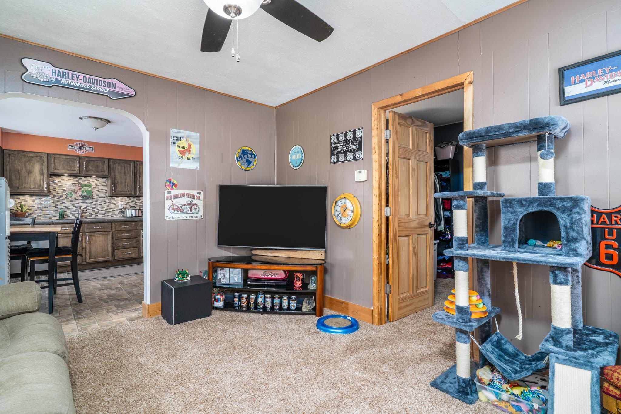 1920 single family home for sale at 1221 Knight Avenue N in Thief River Falls, MN — 3 bed, 1 bath (photo 4 of 21)