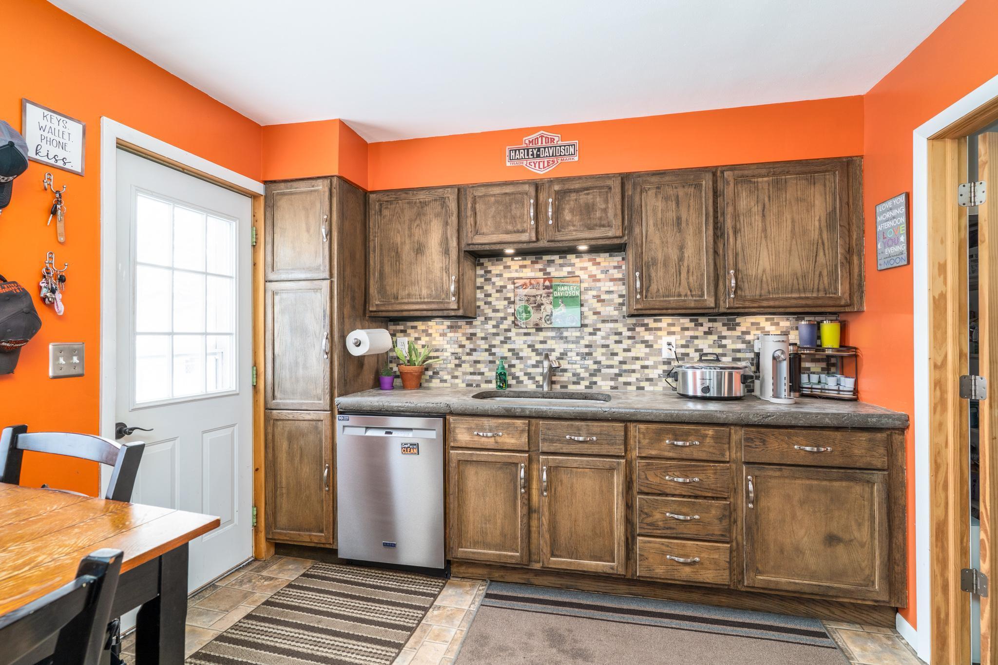 1920 single family home for sale at 1221 Knight Avenue N in Thief River Falls, MN — 3 bed, 1 bath (photo 5 of 21)