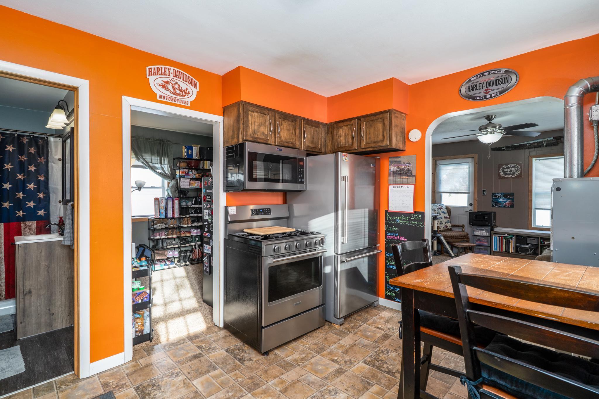1920 single family home for sale at 1221 Knight Avenue N in Thief River Falls, MN — 3 bed, 1 bath (photo 7 of 21)