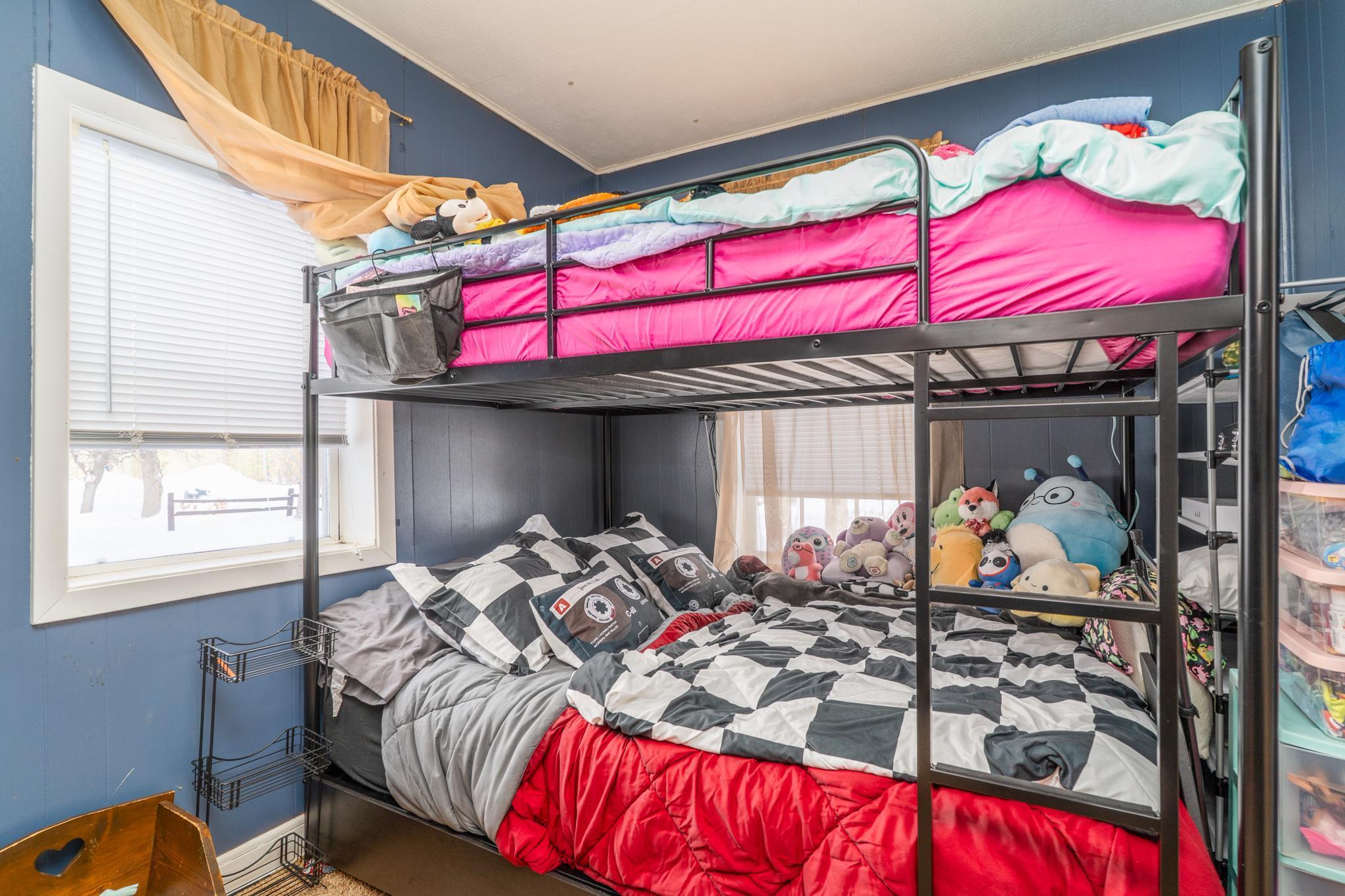 1920 single family home for sale at 1221 Knight Avenue N in Thief River Falls, MN — 3 bed, 1 bath (photo 8 of 21)