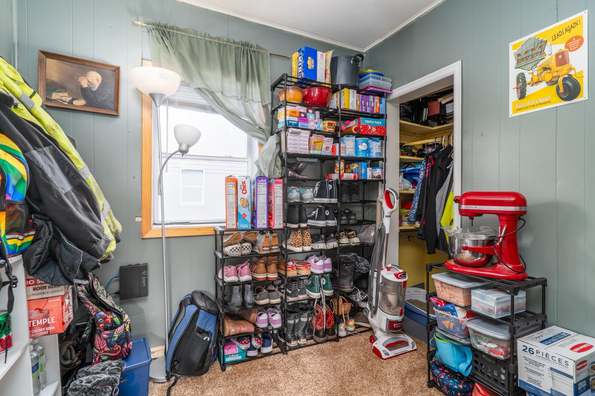 1920 single family home for sale at 1221 Knight Avenue N in Thief River Falls, MN — 3 bed, 1 bath (photo 10 of 21)