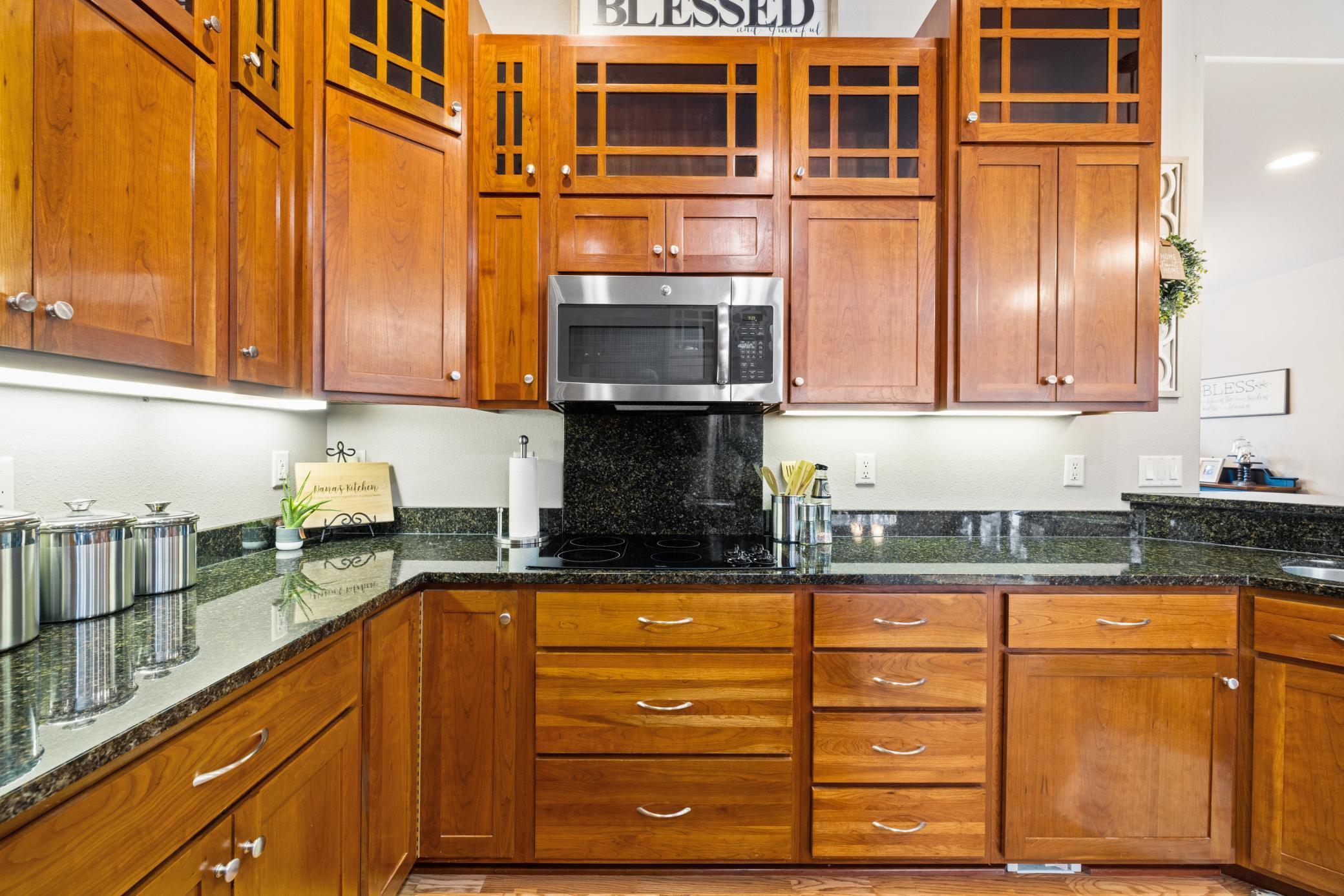2006 single family home for sale at 102 County RD 1 in Fessenden, ND — 4 bed, 4 bath (photo 12 of 30)