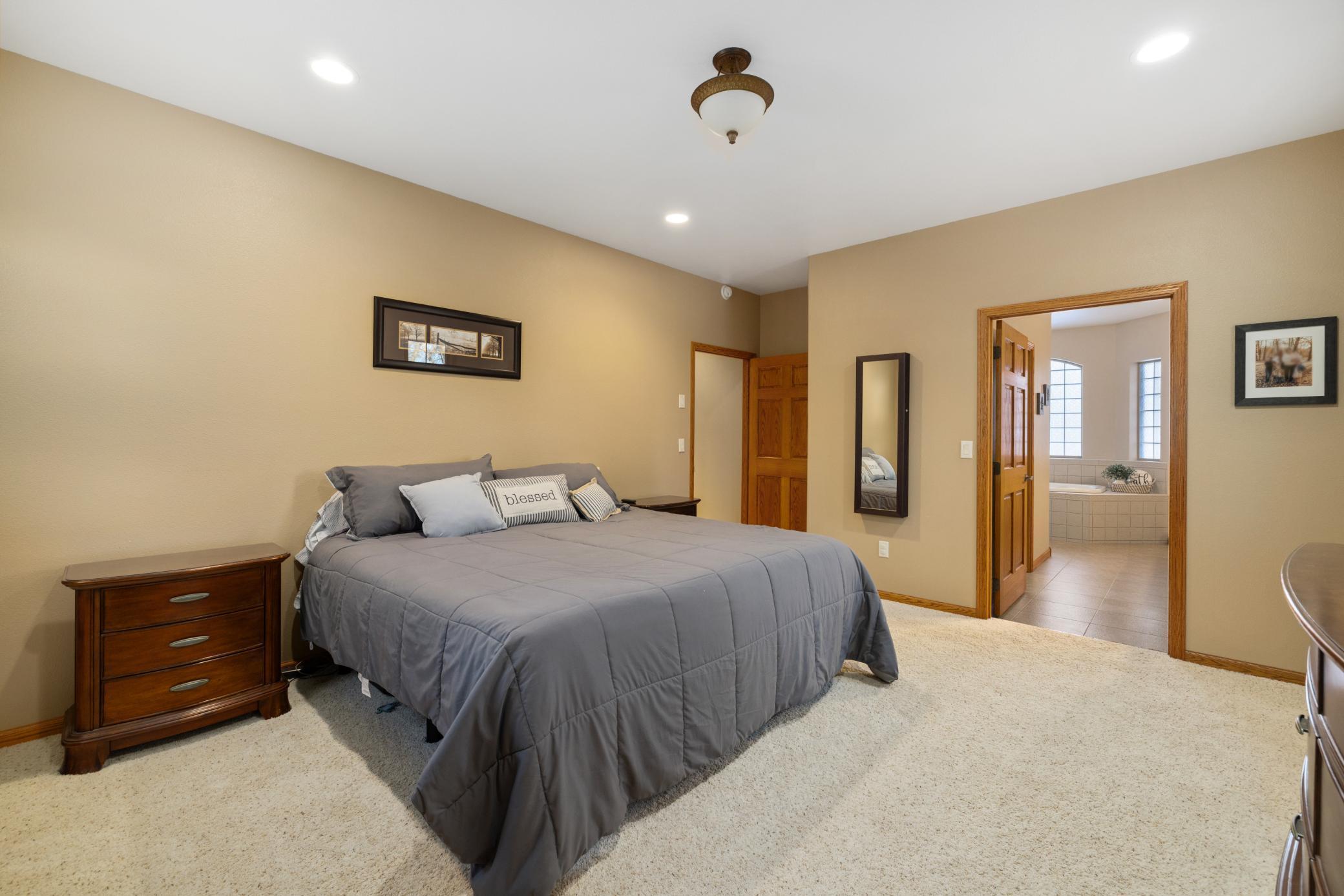 2006 single family home for sale at 102 County RD 1 in Fessenden, ND — 4 bed, 4 bath (photo 14 of 30)