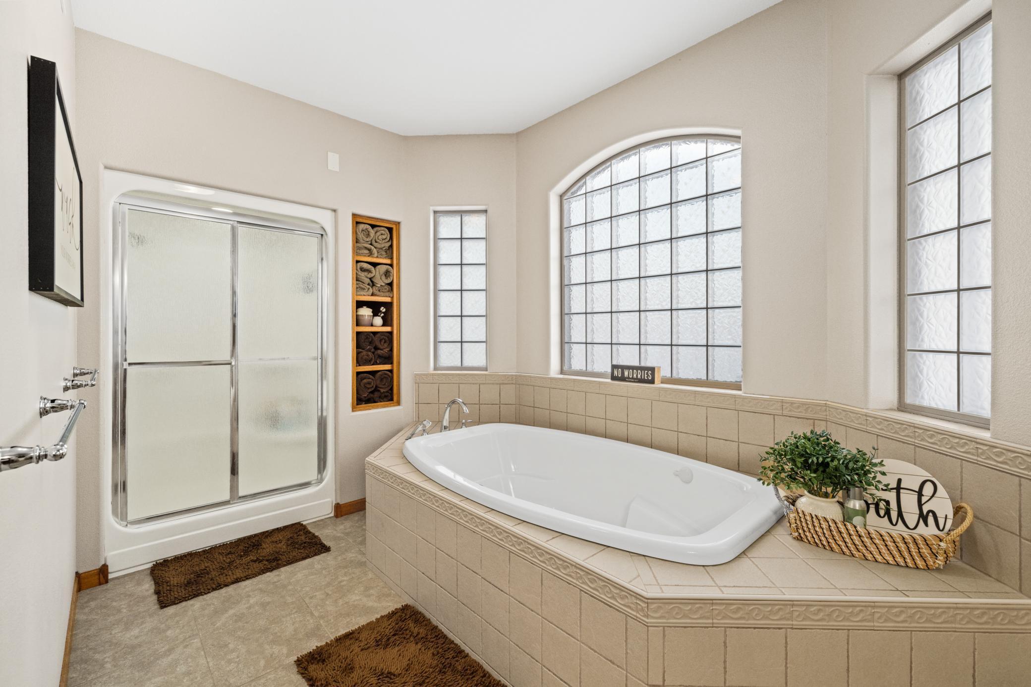 2006 single family home for sale at 102 County RD 1 in Fessenden, ND — 4 bed, 4 bath (photo 17 of 30)