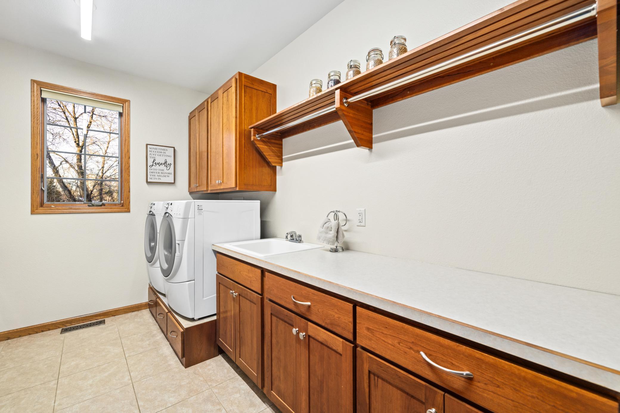 2006 single family home for sale at 102 County RD 1 in Fessenden, ND — 4 bed, 4 bath (photo 18 of 30)