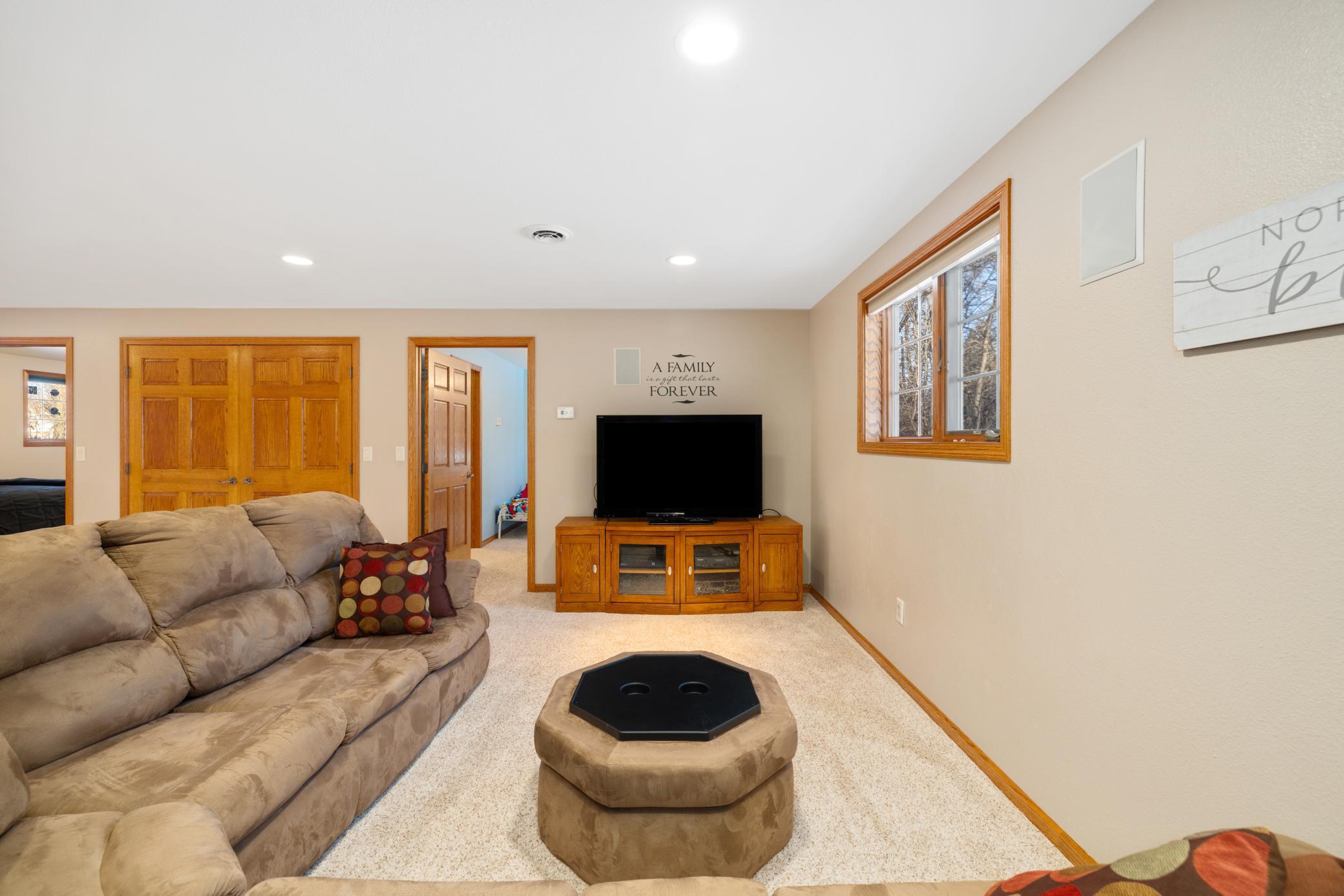 2006 single family home for sale at 102 County RD 1 in Fessenden, ND — 4 bed, 4 bath (photo 21 of 30)
