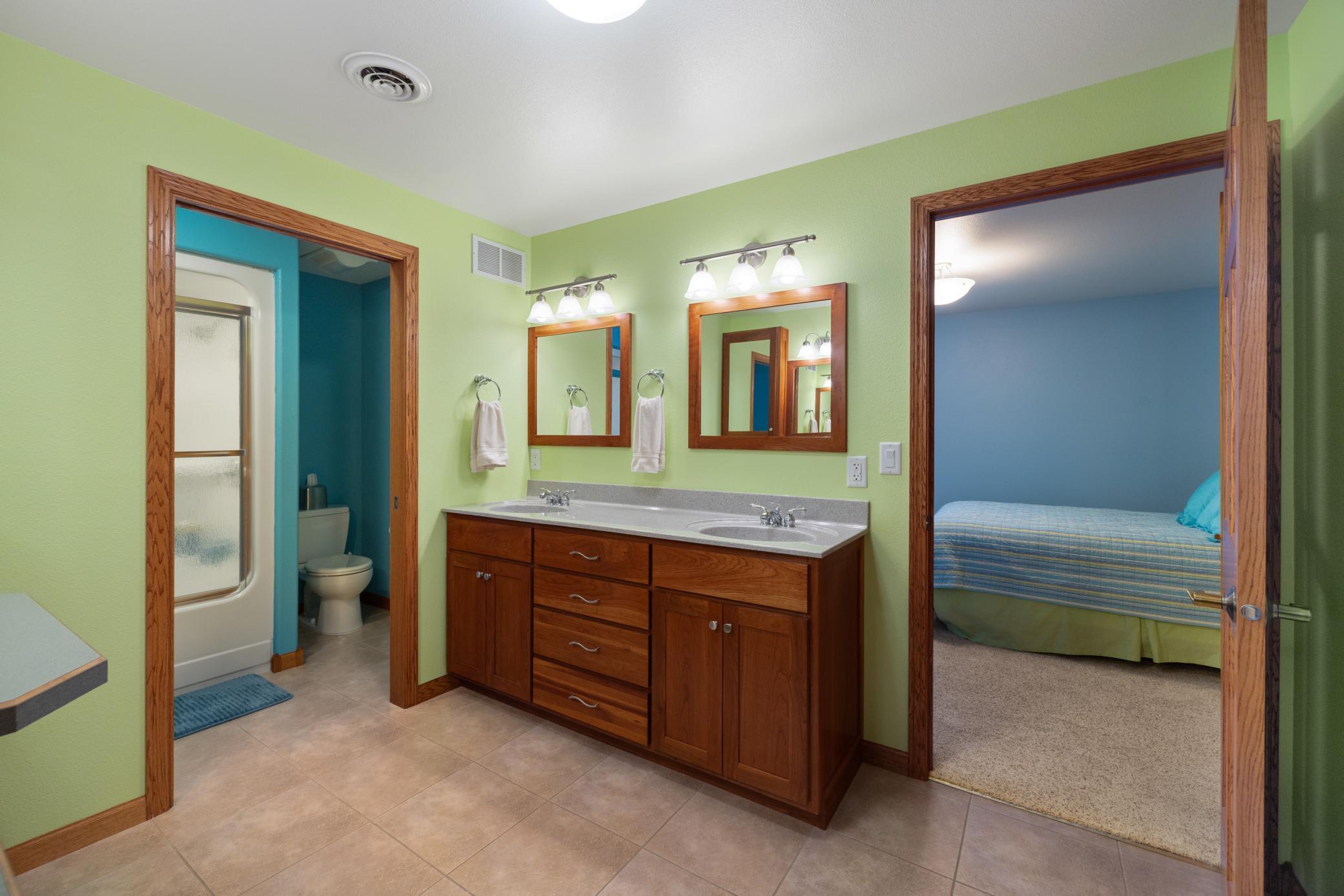 2006 single family home for sale at 102 County RD 1 in Fessenden, ND — 4 bed, 4 bath (photo 23 of 30)