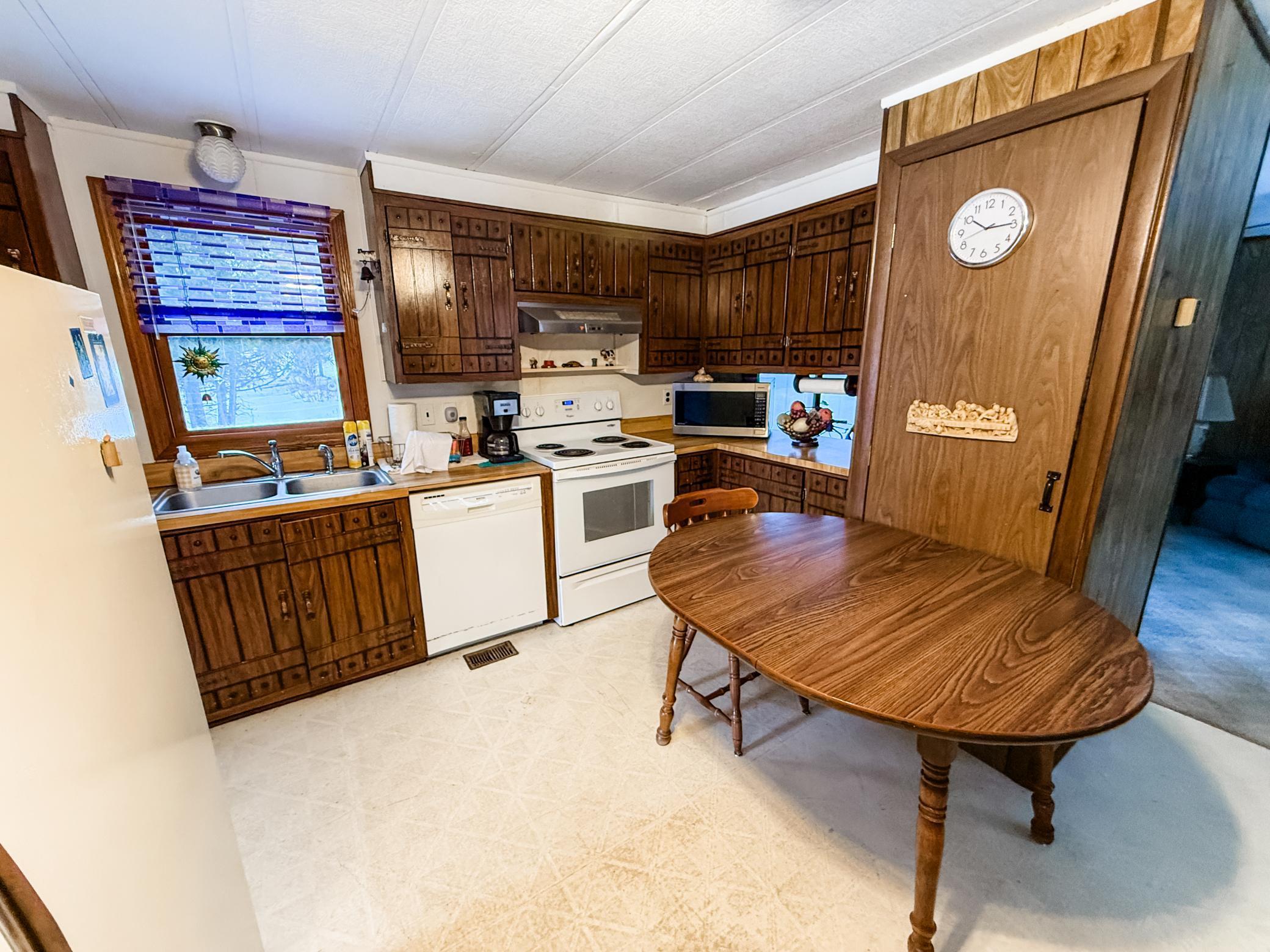 1979 single family home for sale at 18863 State Highway 65 in Goodland, MN — 3 bed, 2 bath (photo 19 of 22)
