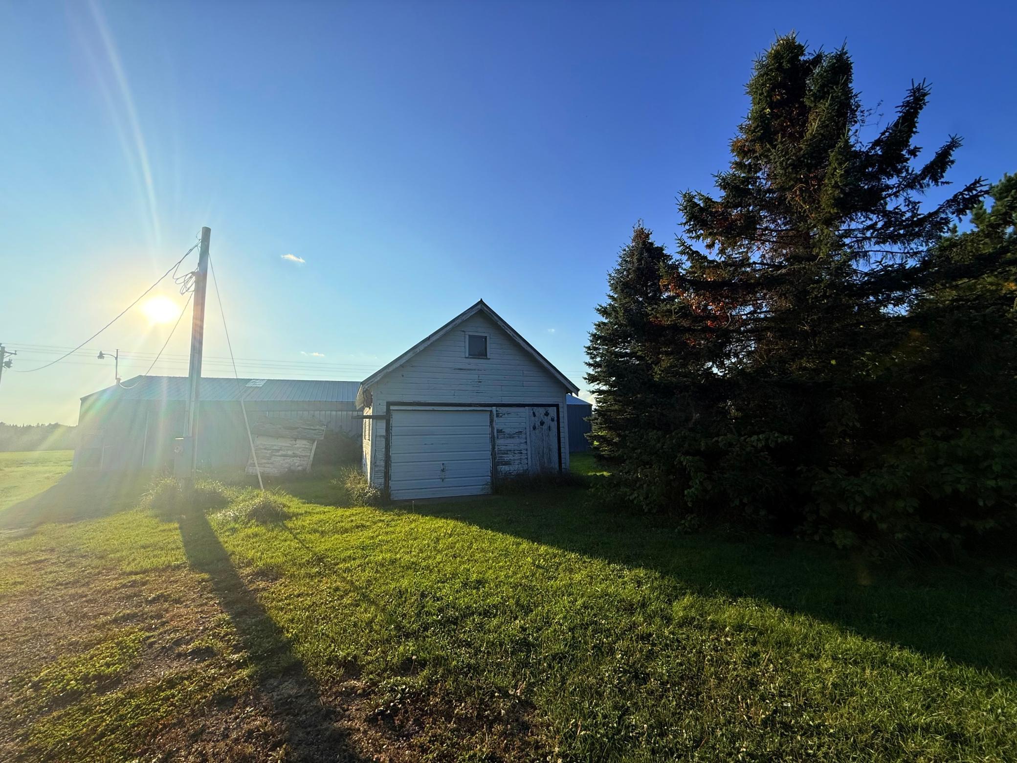 1979 single family home for sale at 18863 State Highway 65 in Goodland, MN — 3 bed, 2 bath (photo 4 of 22)