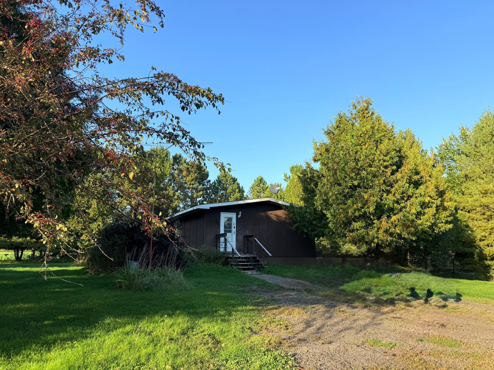 1979 single family home for sale at 18863 State Highway 65 in Goodland, MN — 3 bed, 2 bath (photo 5 of 22)