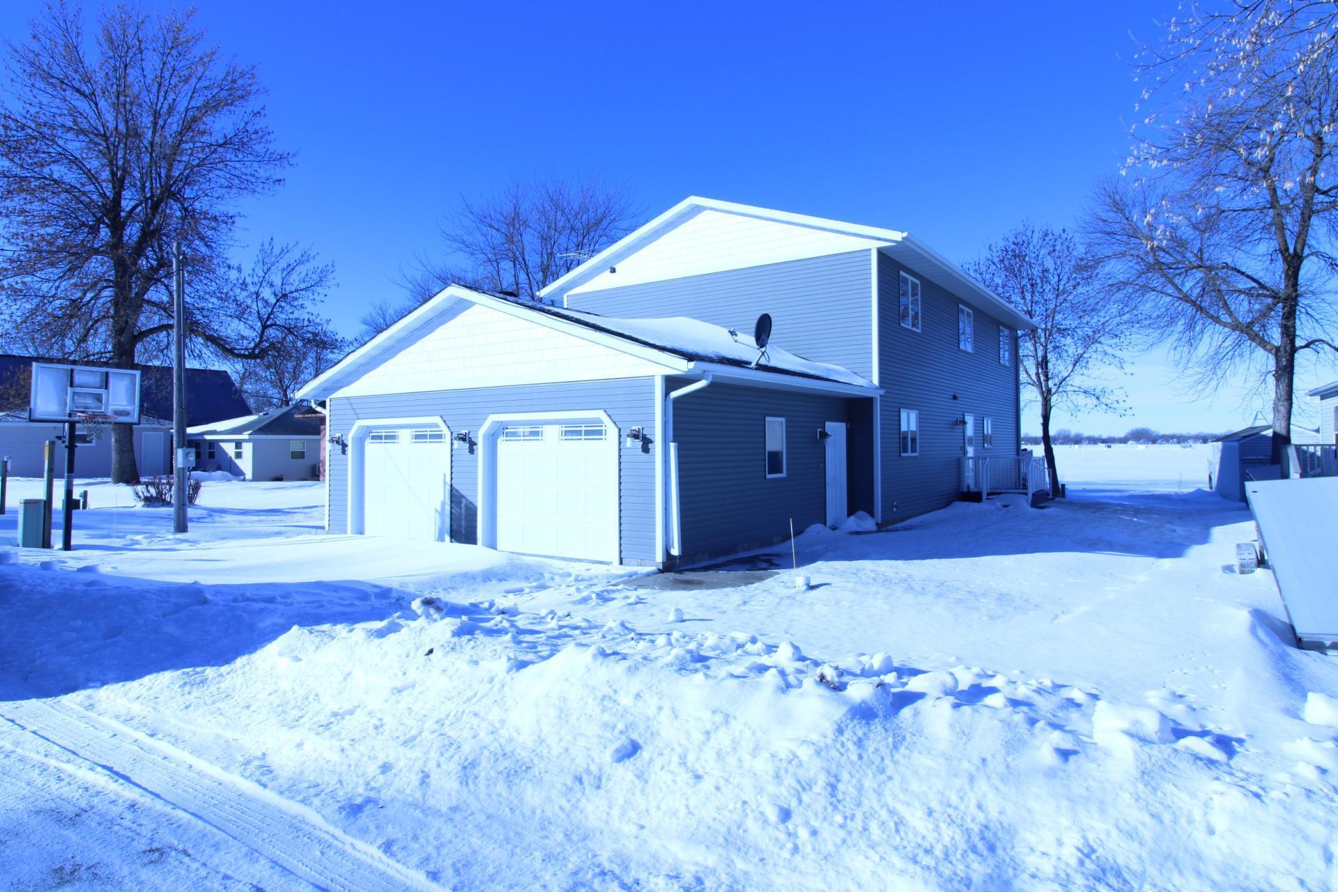 1992 single family home for sale at 23455 Sunset Beach Trail in Pelican Rapids, MN — 5 bed, 3 bath (photo 4 of 30)