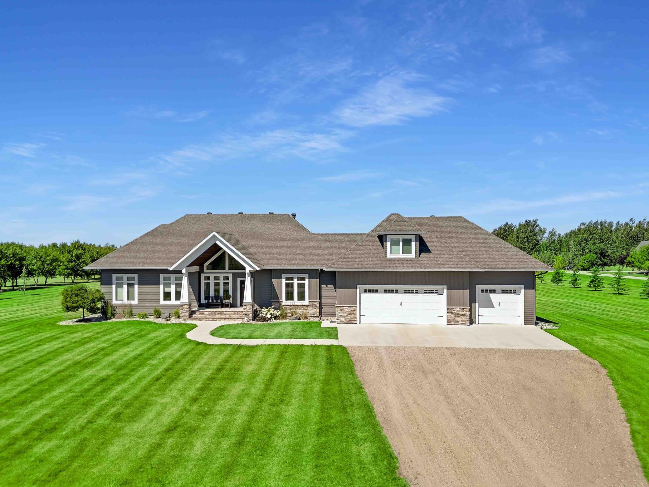 2014 single family home for sale at 7179 37th Street N in Moorhead, MN — 5 bed, 4 bath