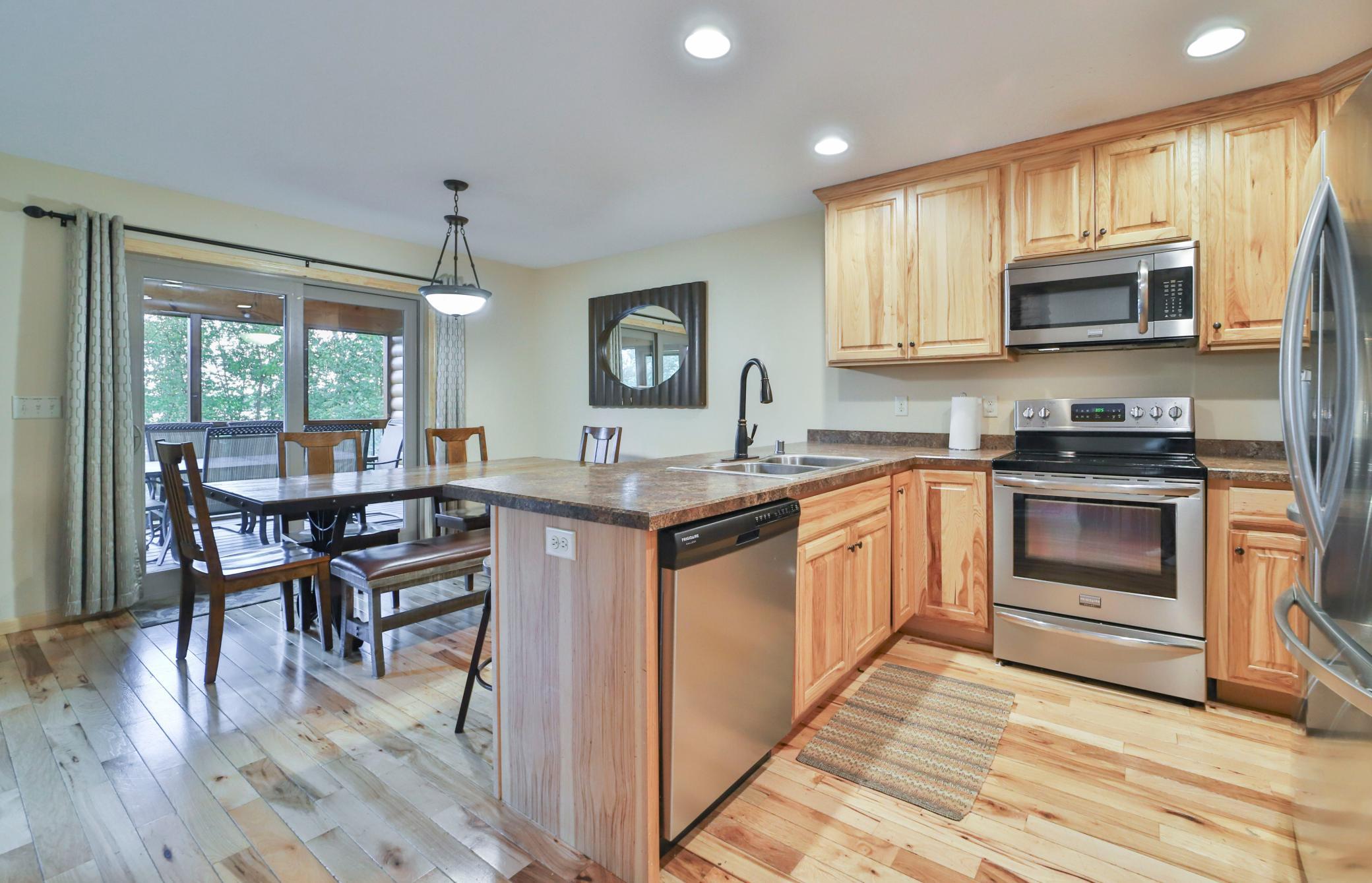 2016 townhouse for sale at 6334 Wilderness Road in Pequot Lakes, MN — 5 bed, 3 bath (photo 4 of 61)