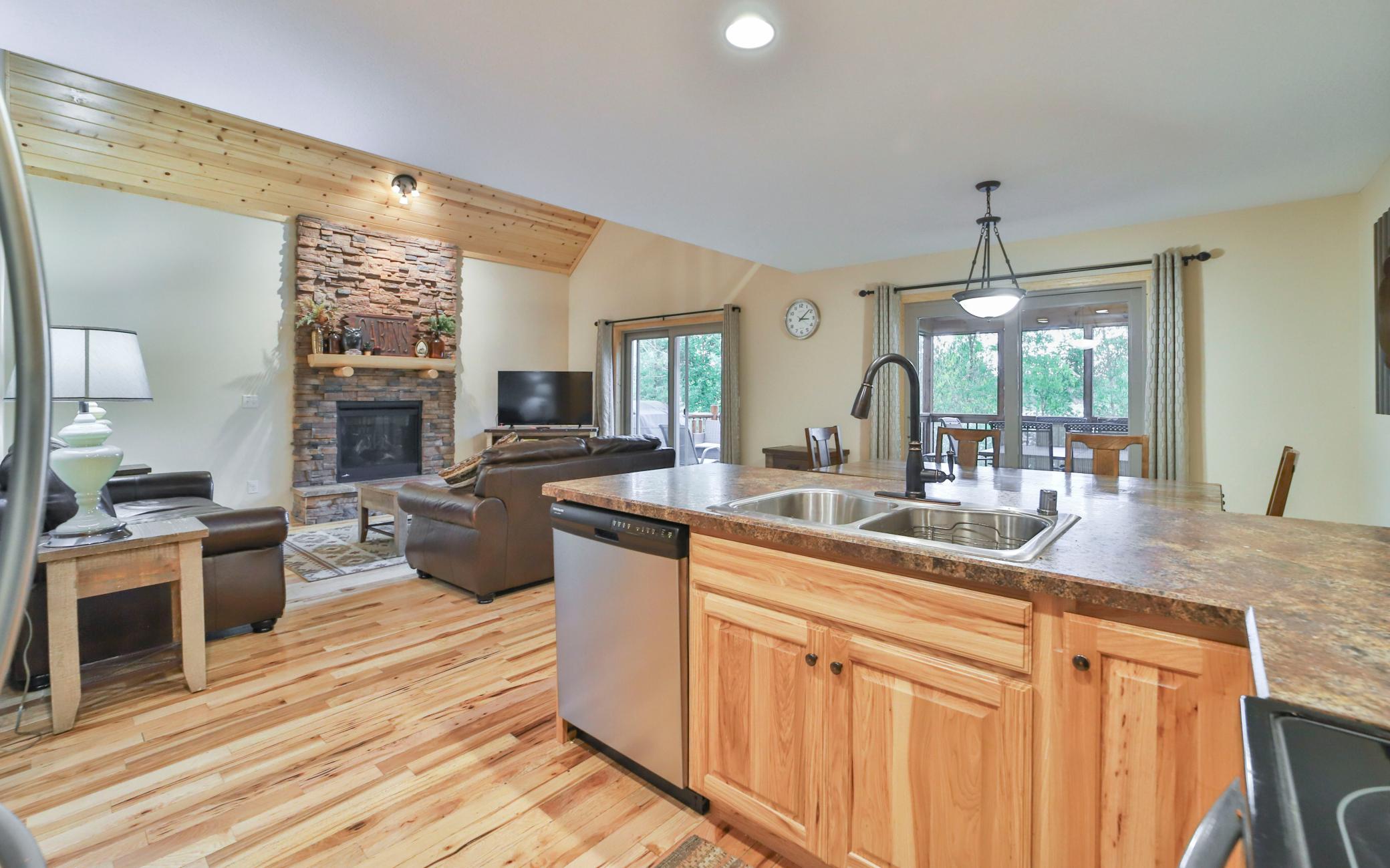 2016 townhouse for sale at 6334 Wilderness Road in Pequot Lakes, MN — 5 bed, 3 bath (photo 7 of 61)