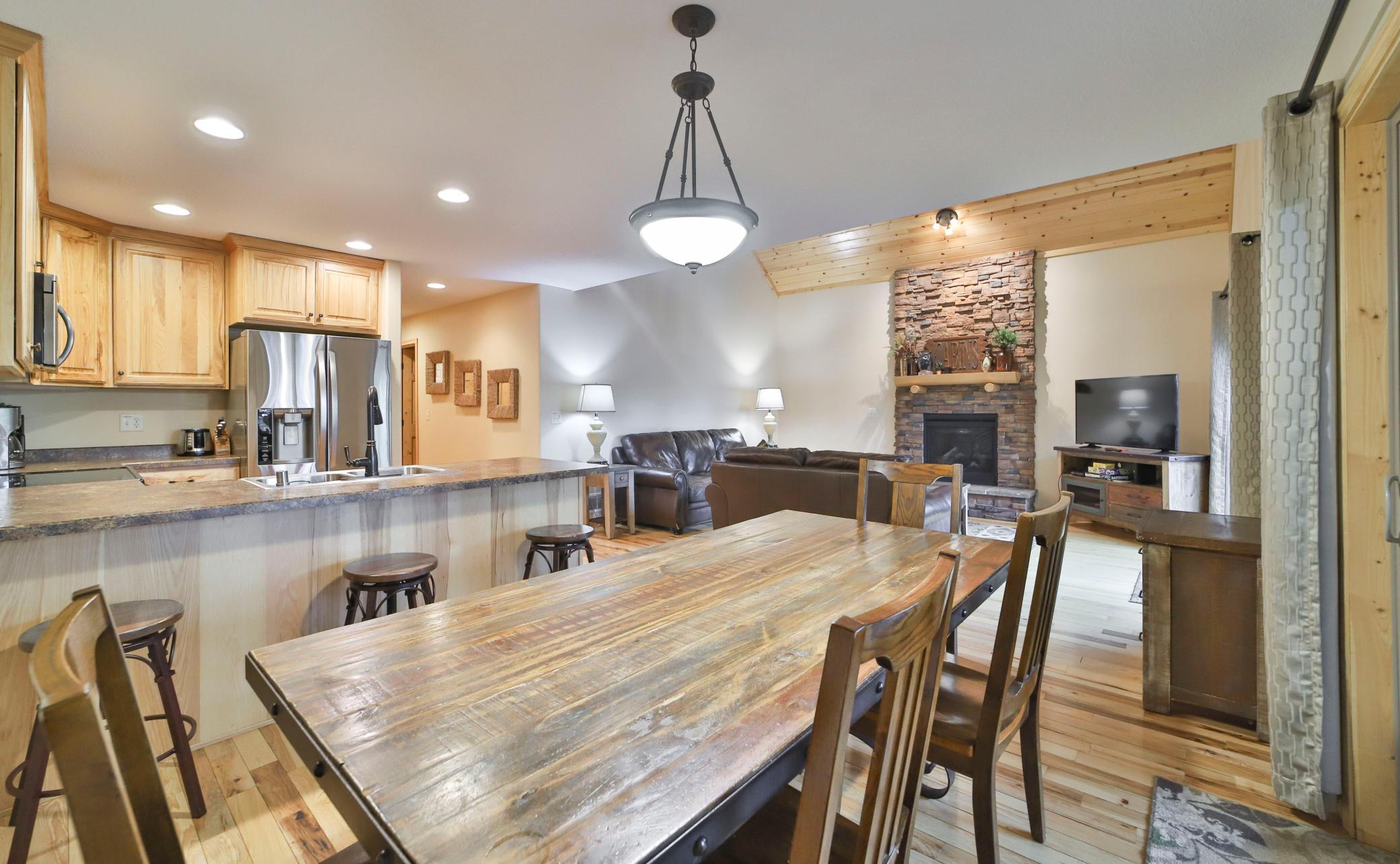 2016 townhouse for sale at 6334 Wilderness Road in Pequot Lakes, MN — 5 bed, 3 bath (photo 8 of 61)