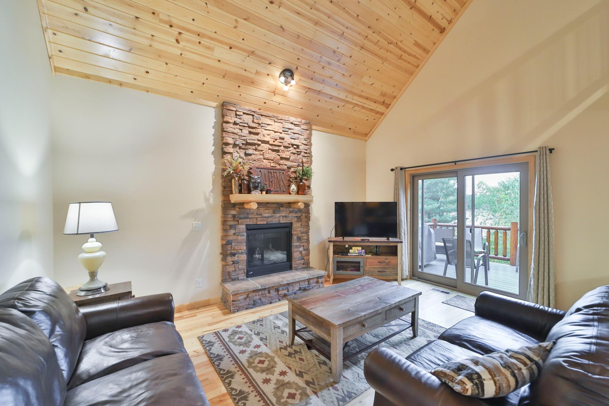 2016 townhouse for sale at 6334 Wilderness Road in Pequot Lakes, MN — 5 bed, 3 bath (photo 10 of 61)