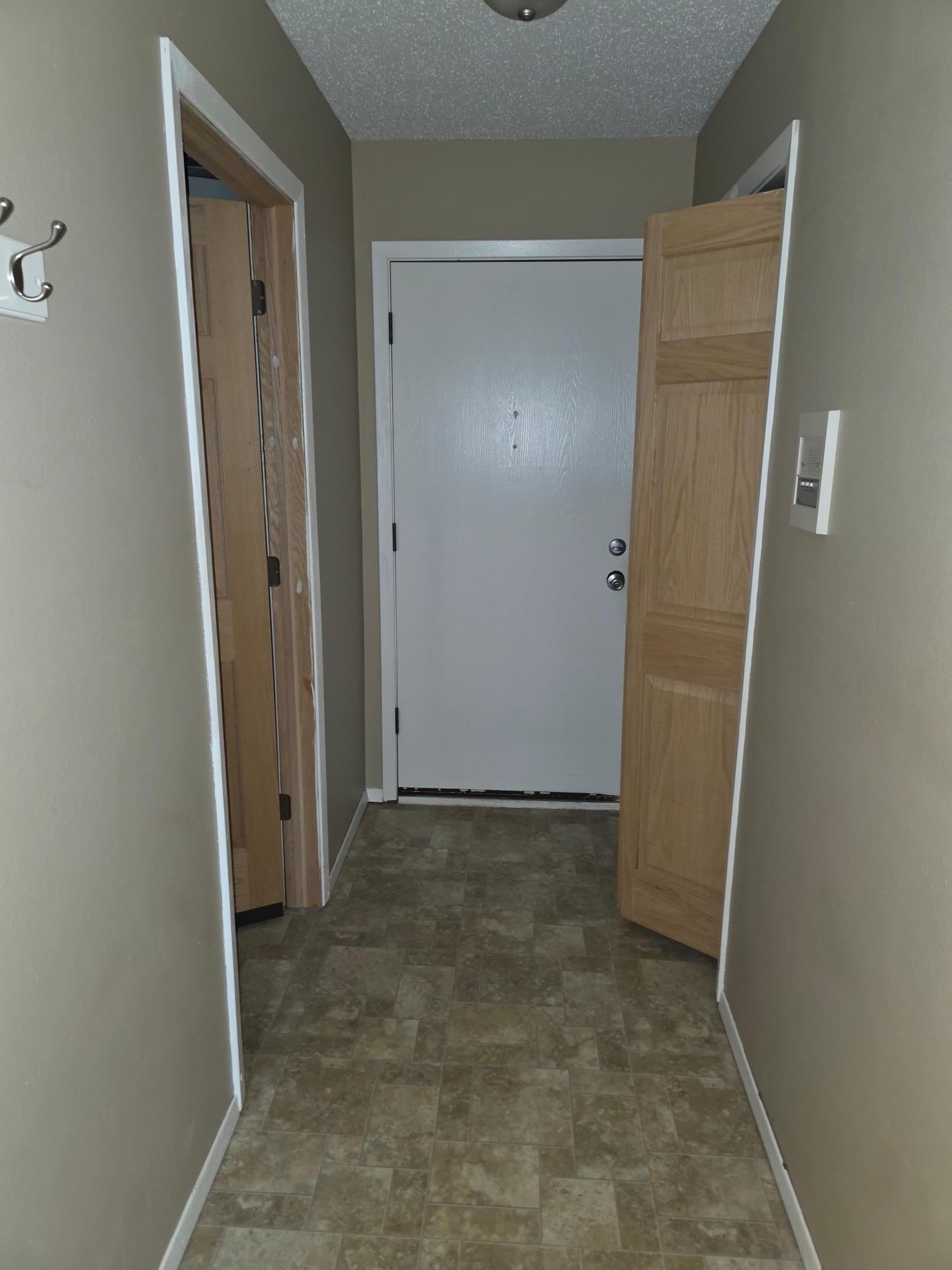 1978 condo for sale at 1101 22nd Street S, Unit C6 in Fargo, ND — 2 bed, 1 bath (photo 3 of 21)