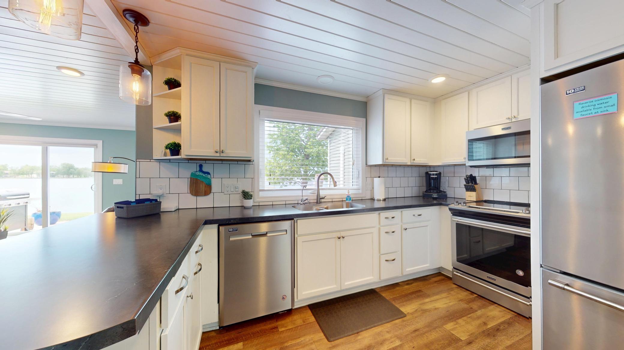 1963 townhouse for sale at 27096 Little Floyd Lake Road, Unit 1 in Detroit Lakes, MN — 2 bed, 1 bath (photo 9 of 27)