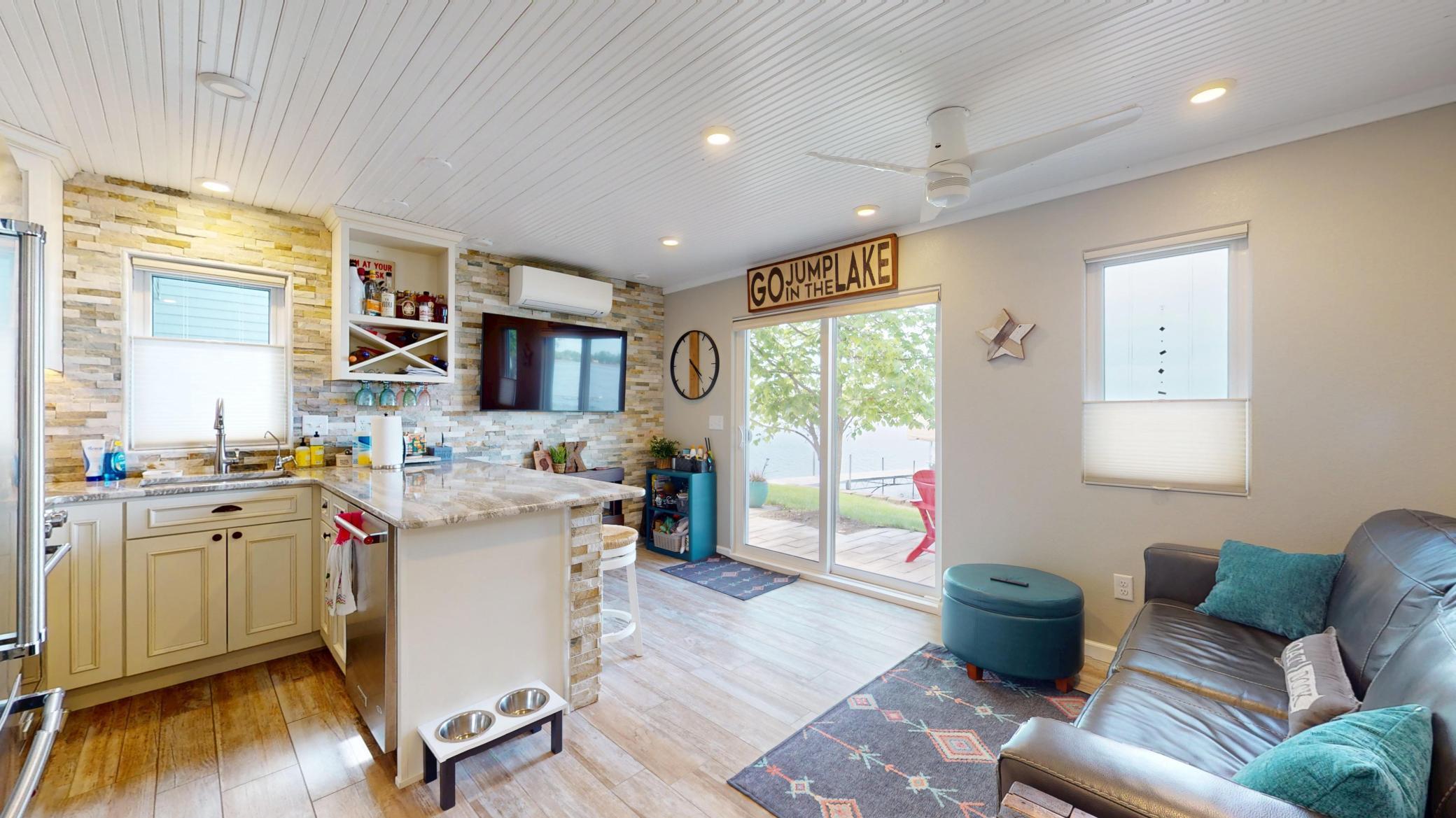 1963 townhouse for sale at 27096 Little Floyd Lake Road in Detroit Lakes, MN — 2 bed, 1 bath (photo 13 of 27)