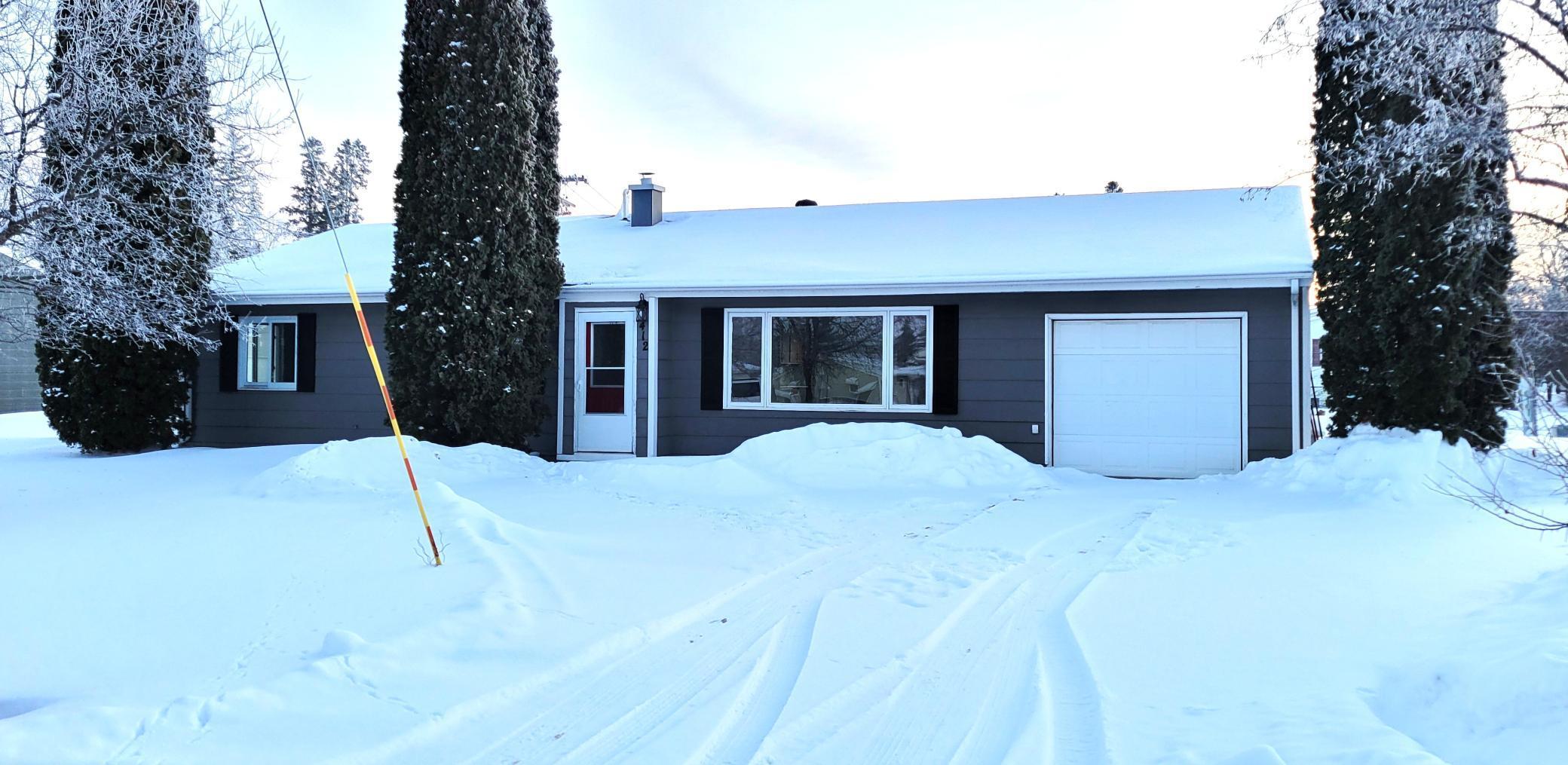 1965 single family home for sale at 412 E Hamilton Avenue in Baudette, MN — 3 bed, 1 bath (photo 2 of 11)
