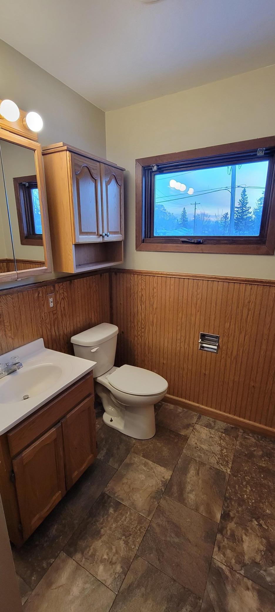 1965 single family home for sale at 412 E Hamilton Avenue in Baudette, MN — 3 bed, 1 bath (photo 7 of 11)