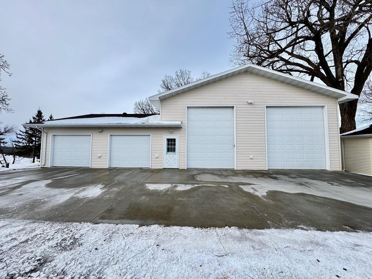 1963 single family home for sale at 1110 Water Plant Road in Fergus Falls, MN — 4 bed, 2 bath (photo 3 of 64)