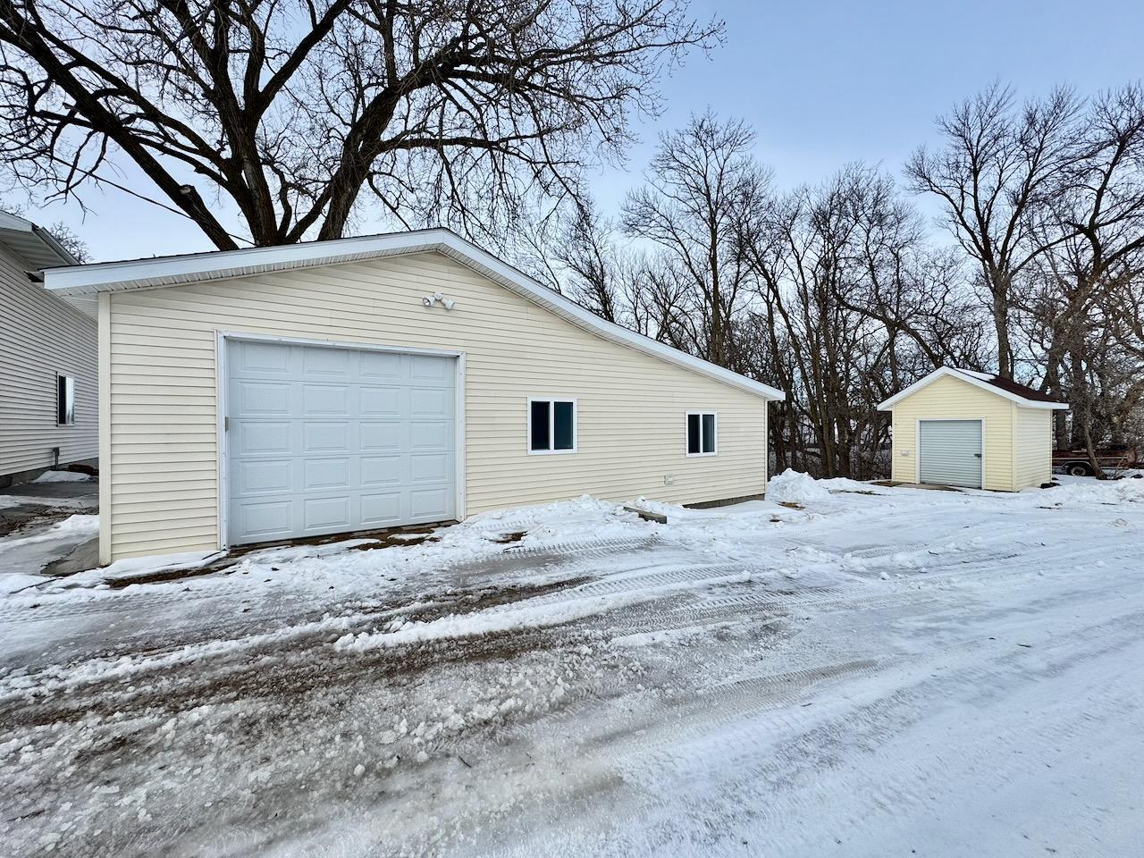 1963 single family home for sale at 1110 Water Plant Road in Fergus Falls, MN — 4 bed, 2 bath (photo 52 of 64)