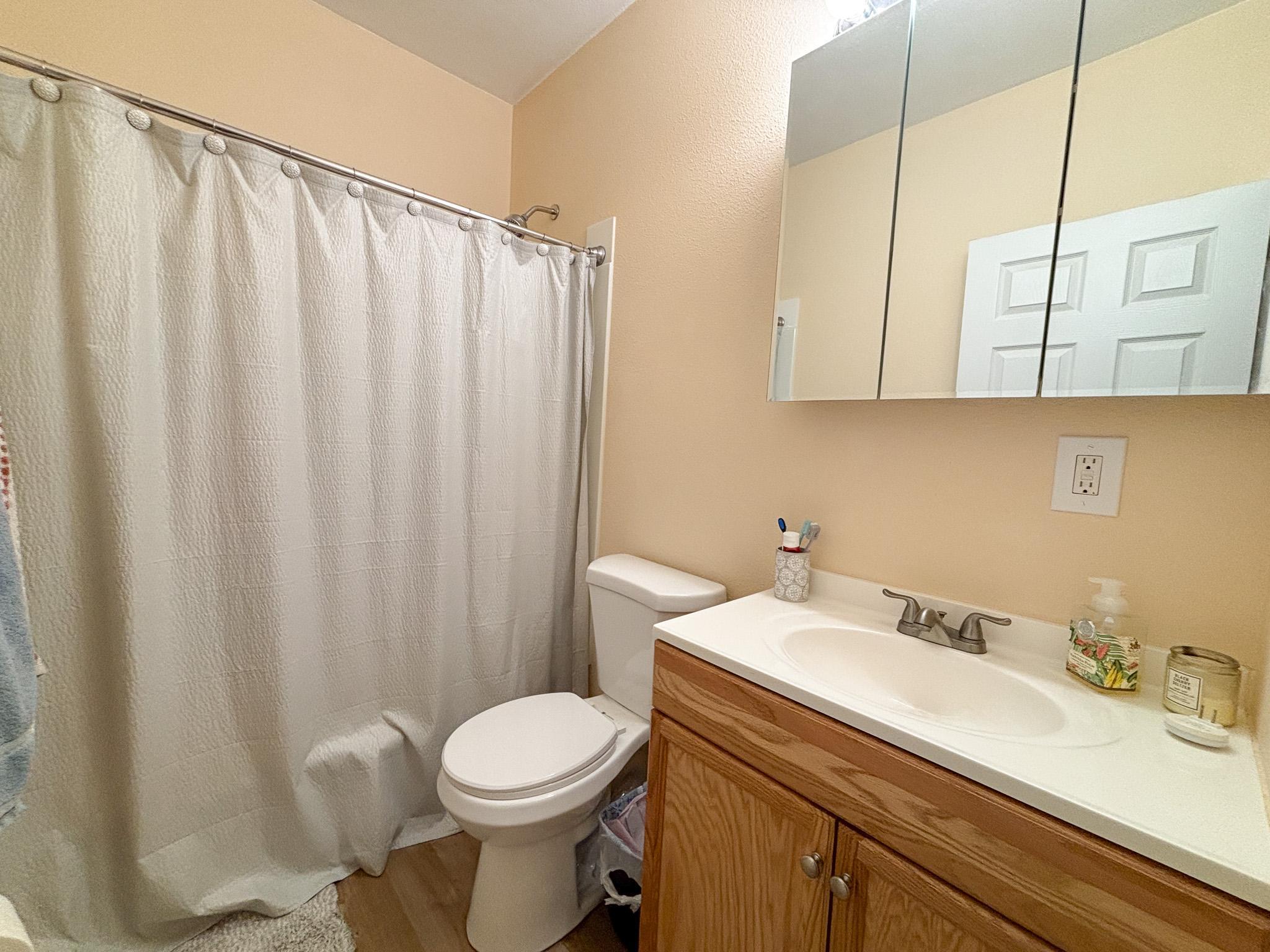 1919 duplex for sale at 424 W Birch Avenue in Fergus Falls, MN — 6 bed, 2 bath (photo 19 of 55)