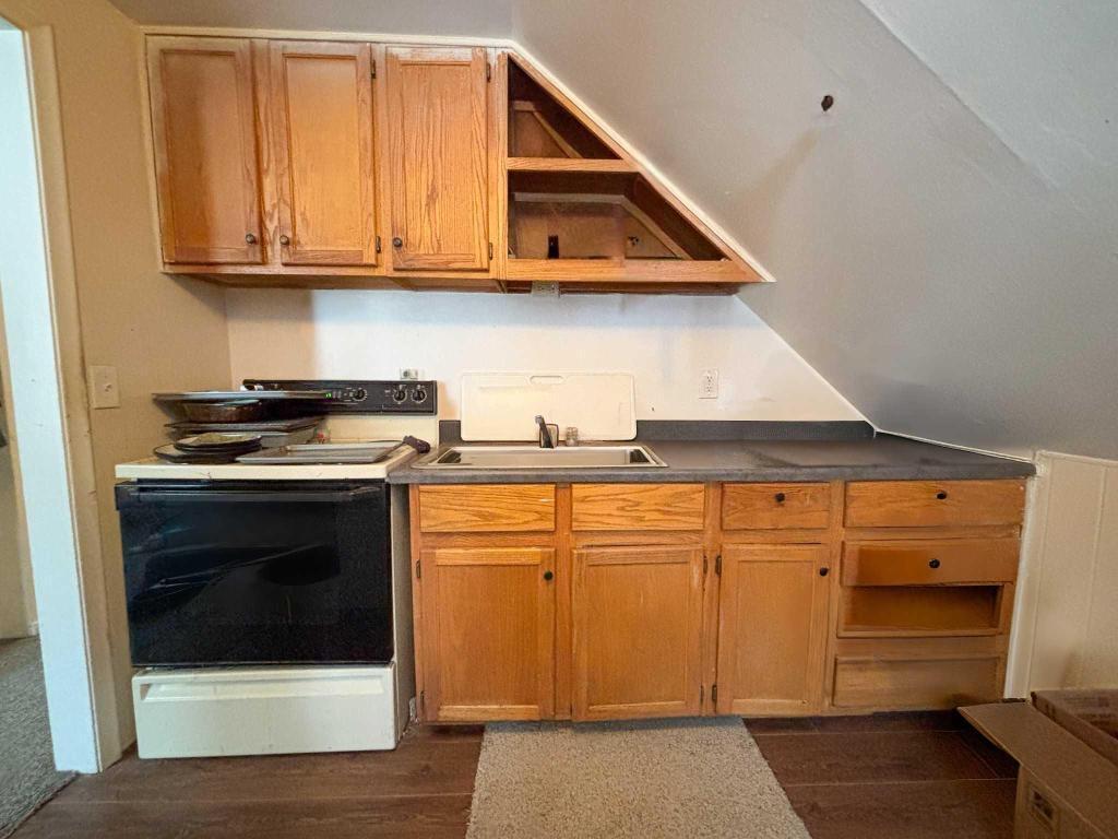 1919 duplex for sale at 424 W Birch Avenue in Fergus Falls, MN — 6 bed, 2 bath (photo 32 of 55)