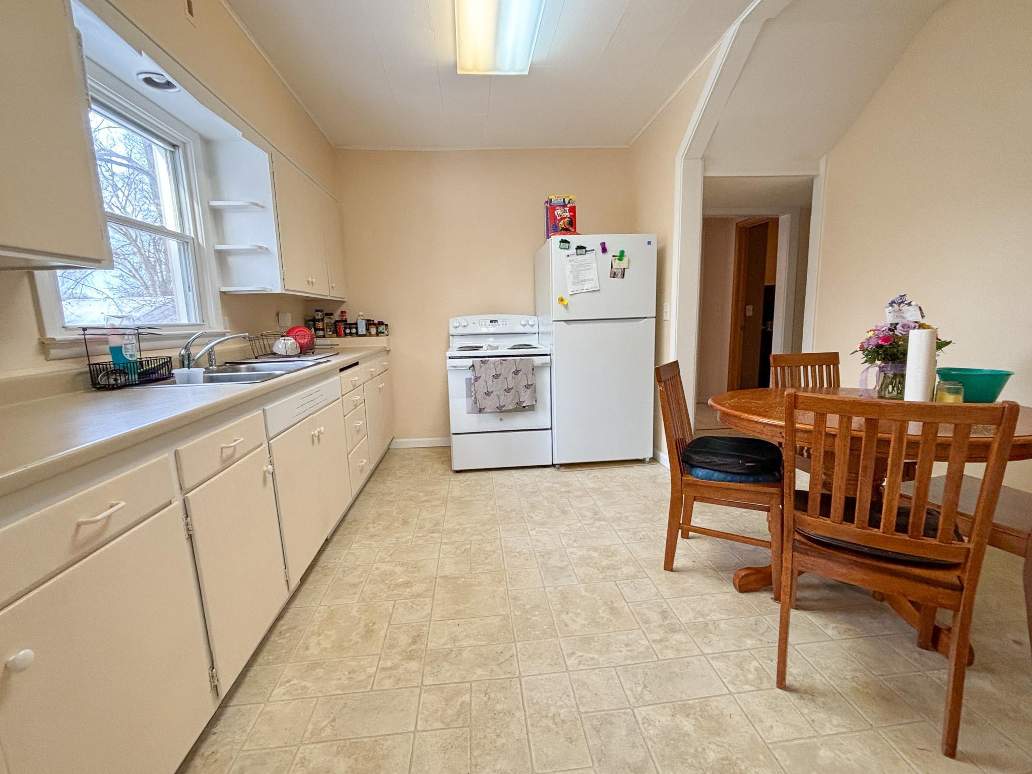 1919 duplex for sale at 424 W Birch Avenue in Fergus Falls, MN — 6 bed, 2 bath (photo 7 of 55)