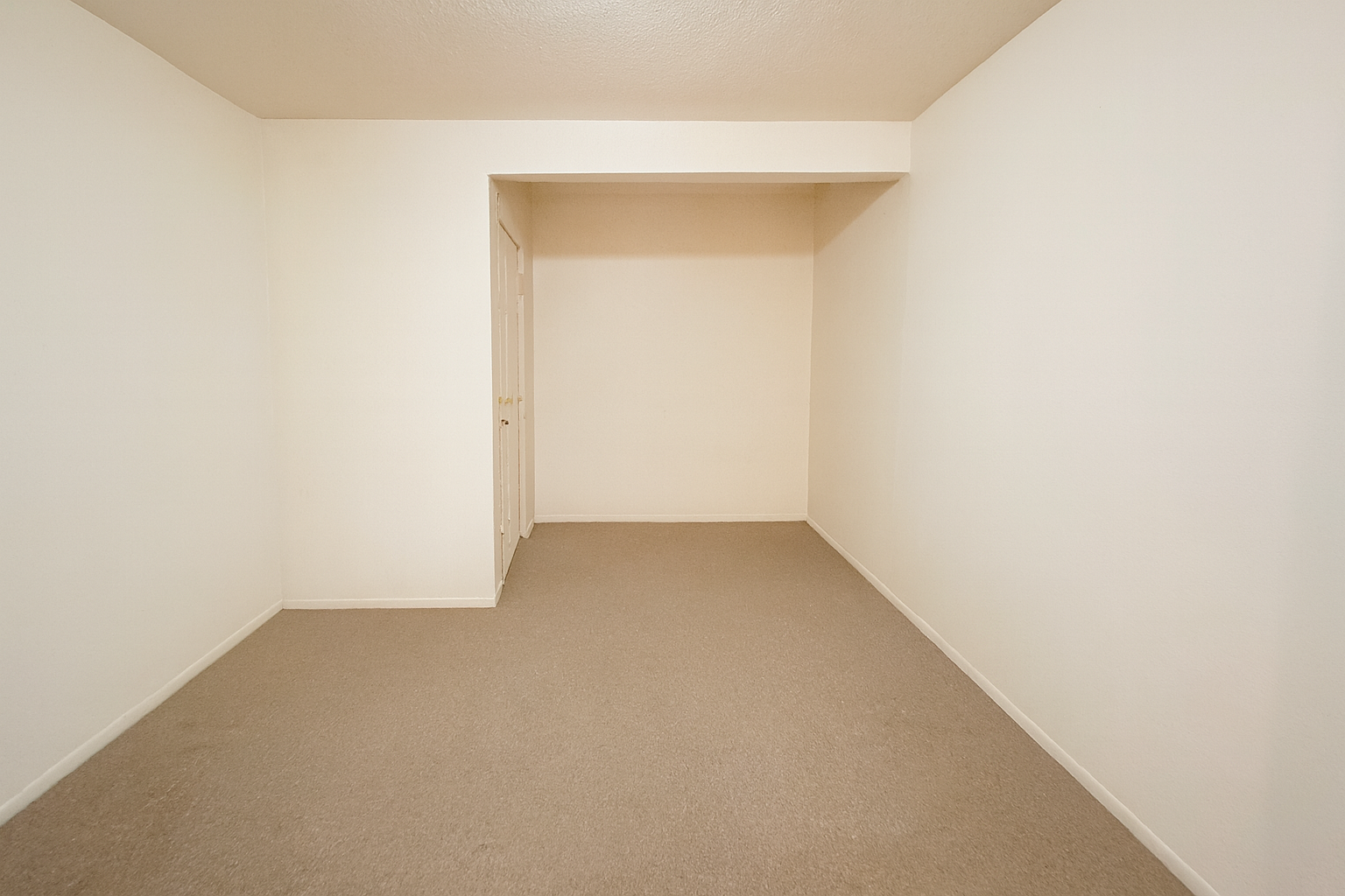 1928 duplex for sale at 822 W Maple Avenue in Fergus Falls, MN — 5 bed, 2 bath (photo 4 of 43)
