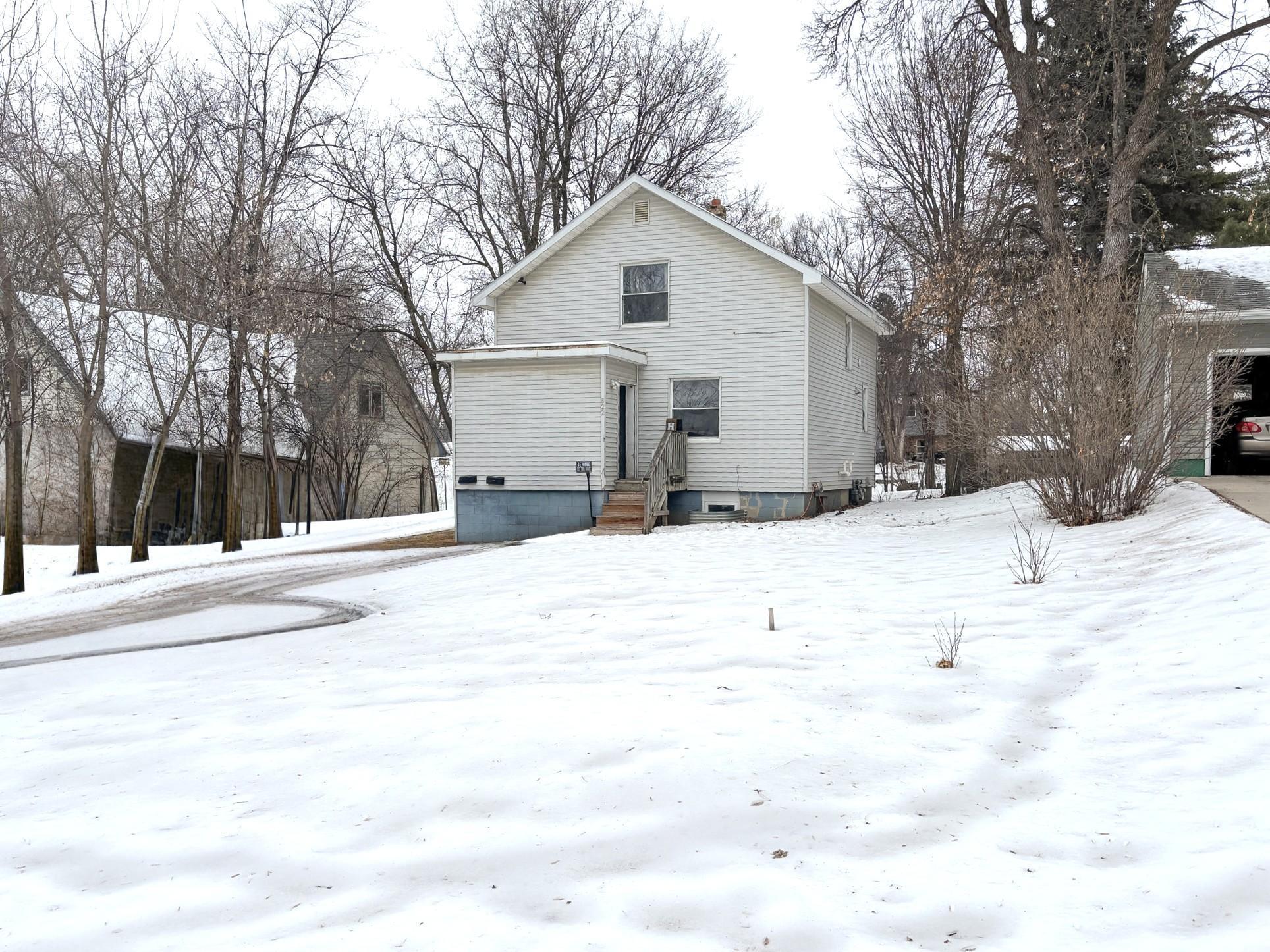 1928 duplex for sale at 822 W Maple Avenue in Fergus Falls, MN — 5 bed, 2 bath (photo 39 of 43)