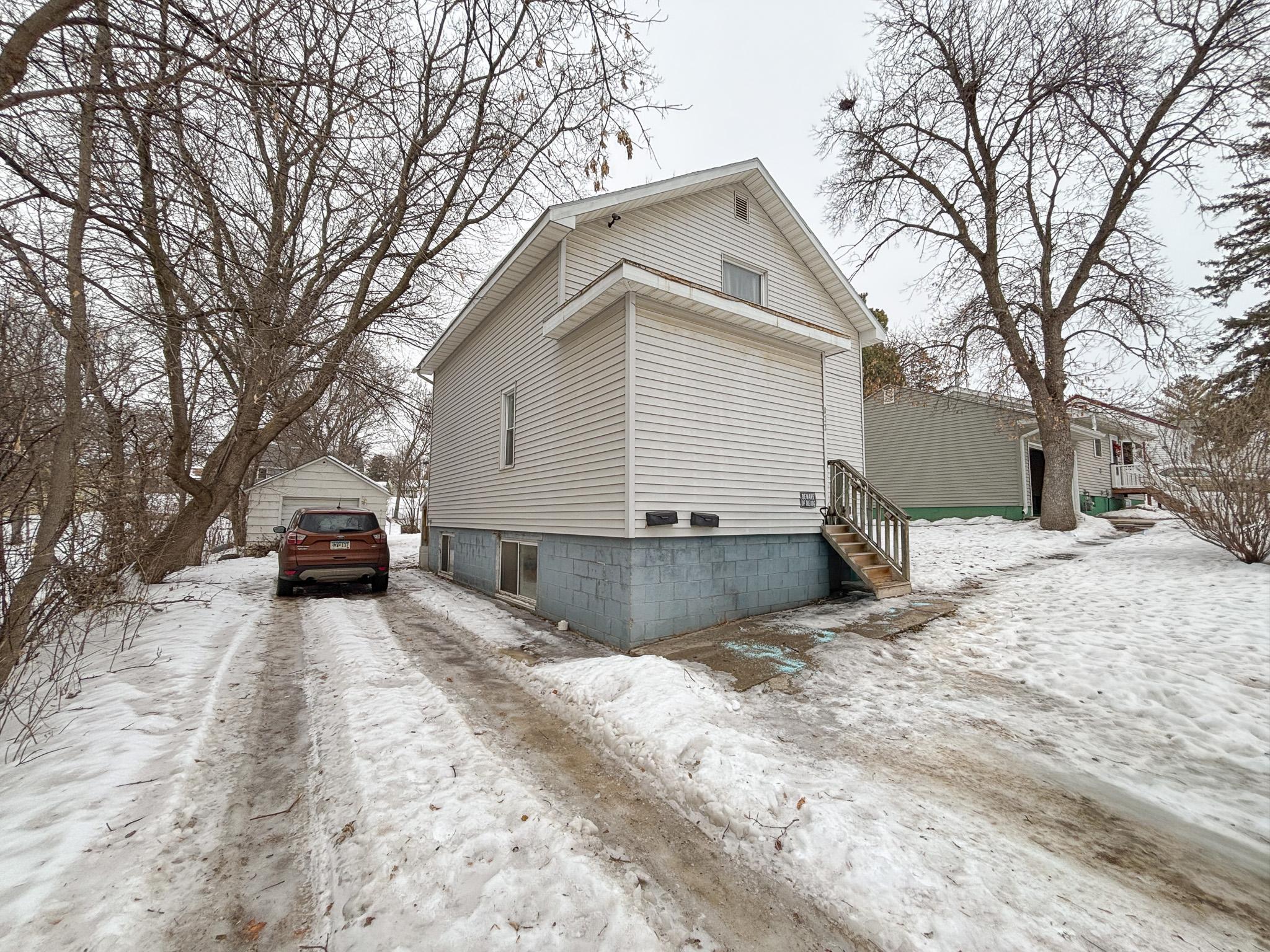 1928 duplex for sale at 822 W Maple Avenue in Fergus Falls, MN — 5 bed, 2 bath (photo 40 of 43)