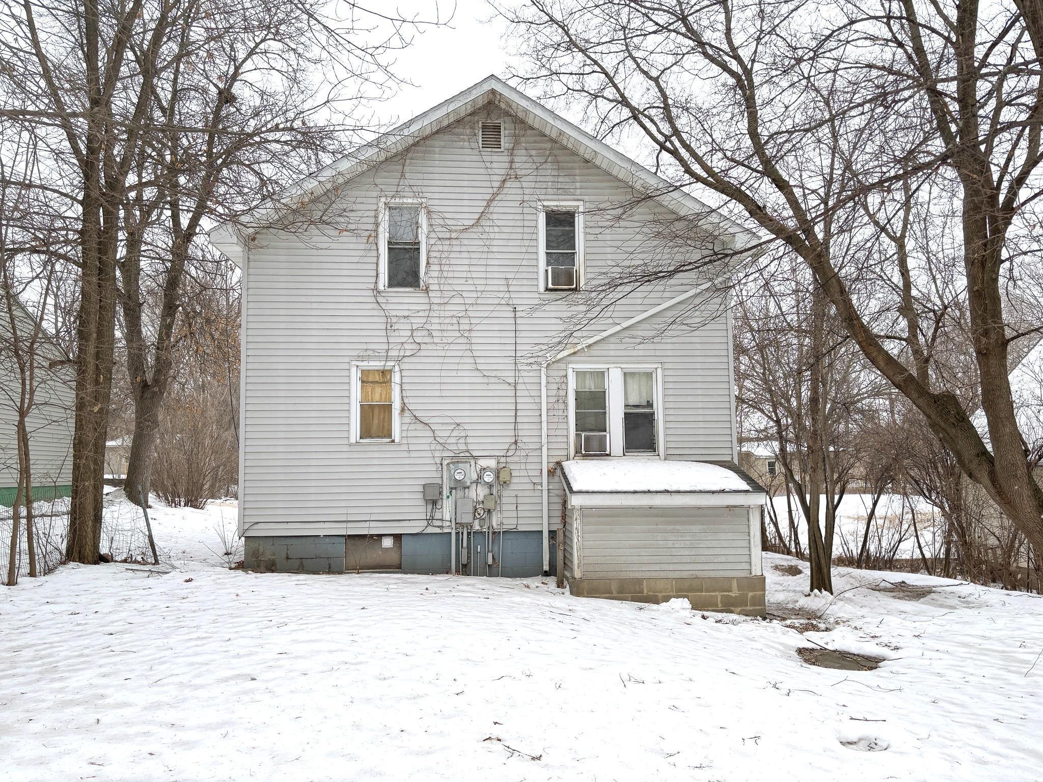 1928 duplex for sale at 822 W Maple Avenue in Fergus Falls, MN — 5 bed, 2 bath (photo 41 of 43)