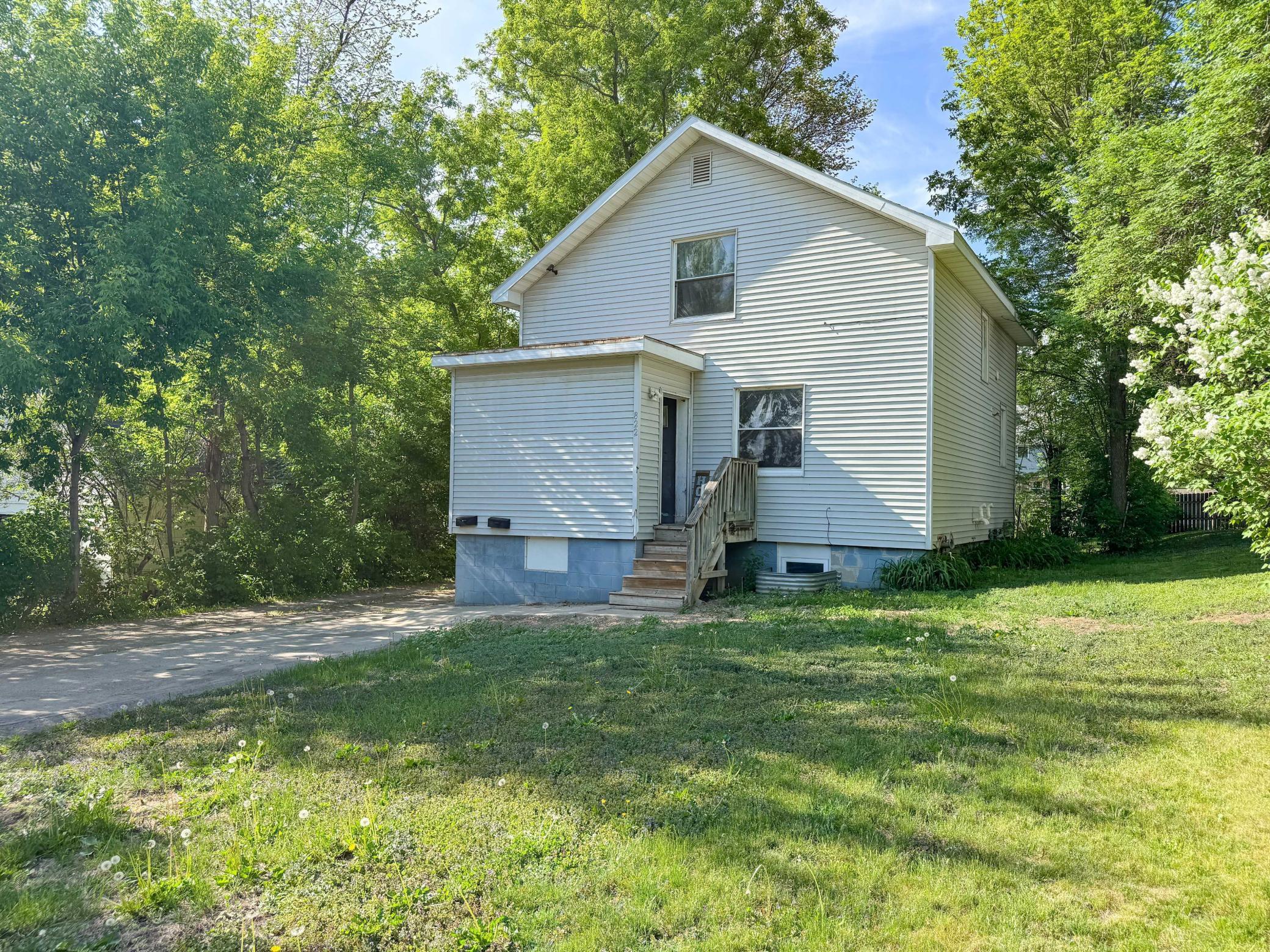 1928 duplex for sale at 822 W Maple Avenue in Fergus Falls, MN — 5 bed, 2 bath (photo 2 of 45)