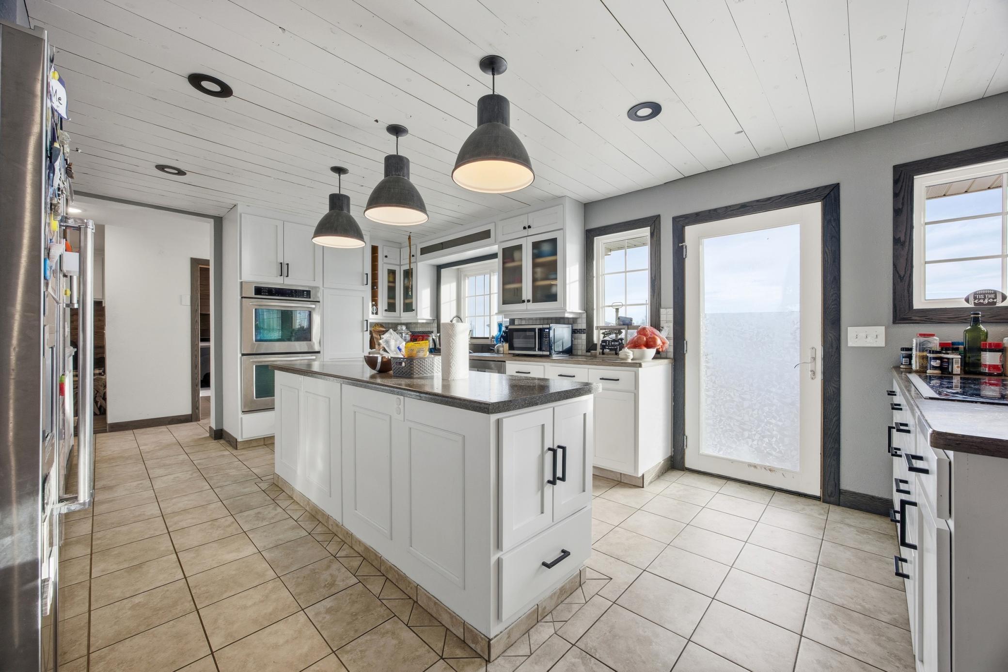213 5th Street NW, Gwinner ND 58040 - Photo 8 of 25