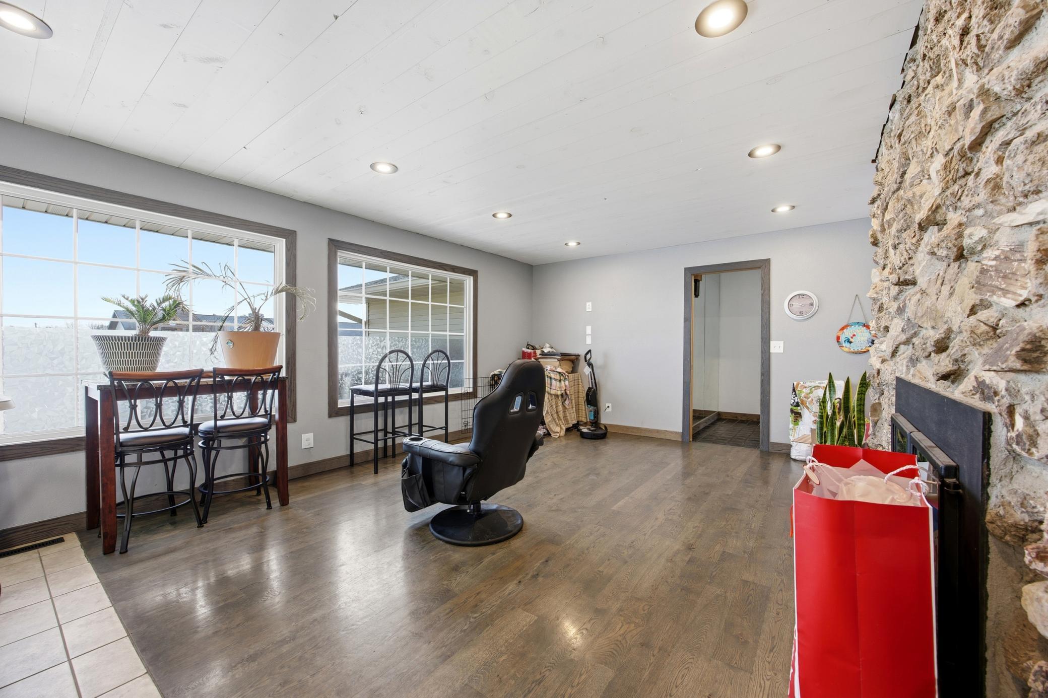 213 5th Street NW, Gwinner ND 58040 - Photo 9 of 25