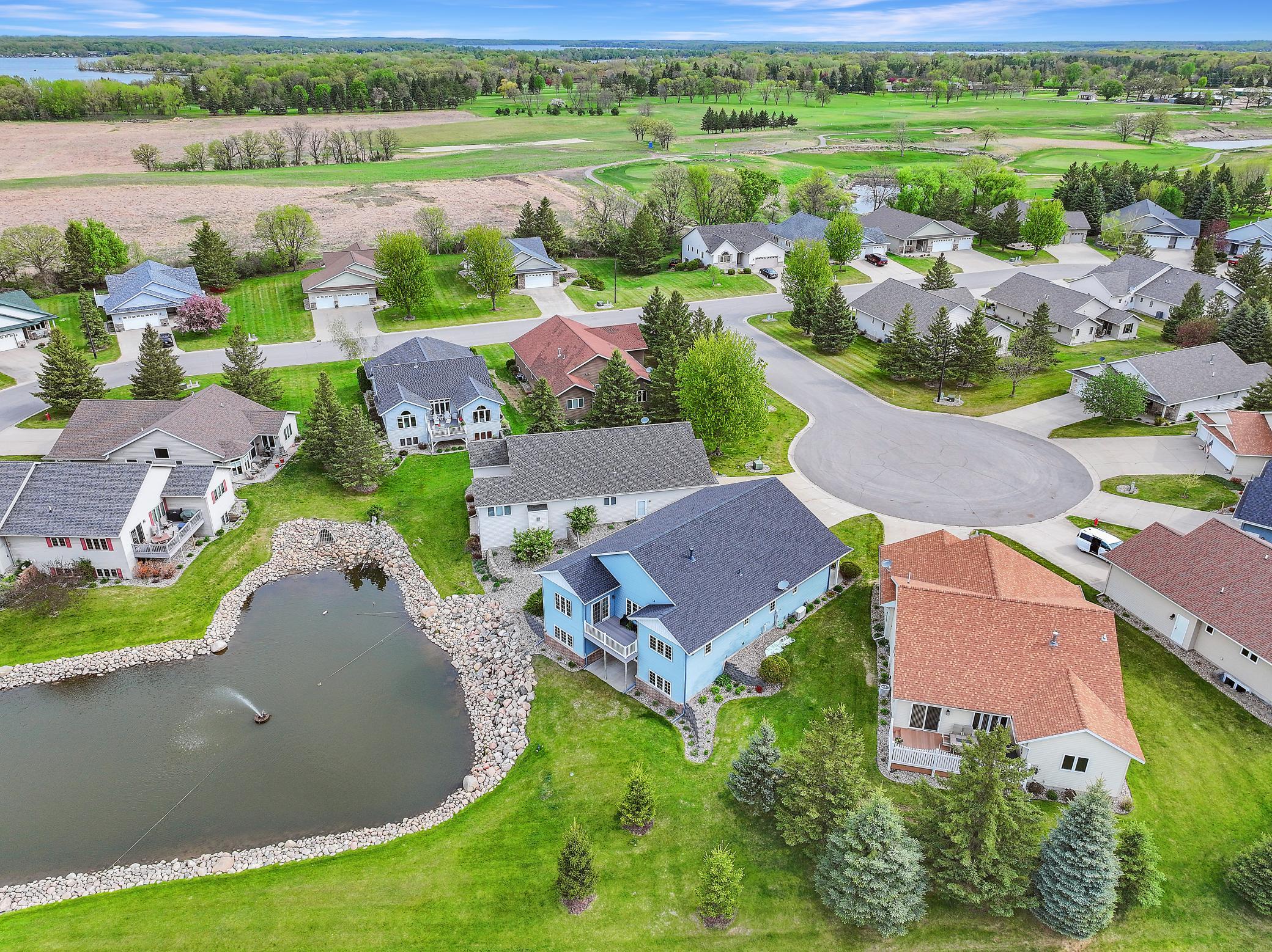 2004 single family home for sale at 302 Ashley Court in Alexandria, MN — 4 bed, 3 bath (photo 3 of 38)